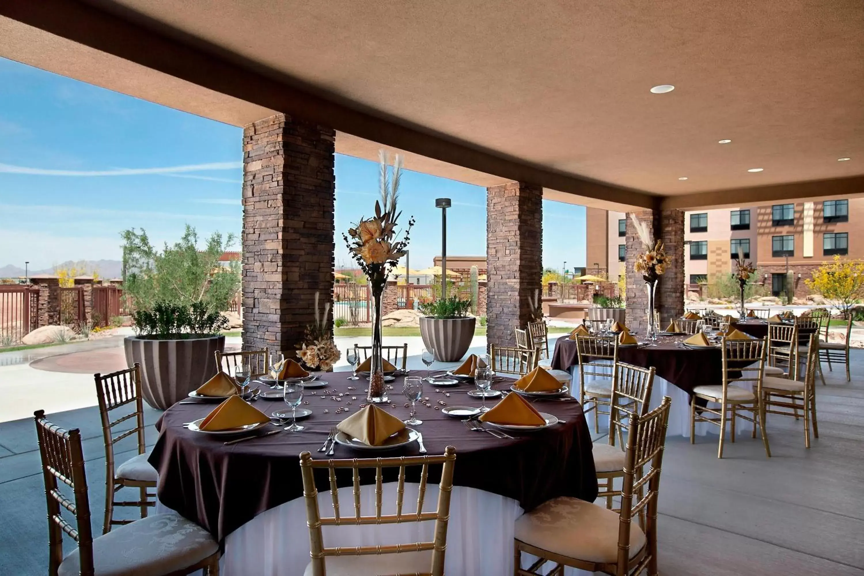 Swimming pool, Restaurant/Places to Eat in Courtyard by Marriott Scottsdale Salt River