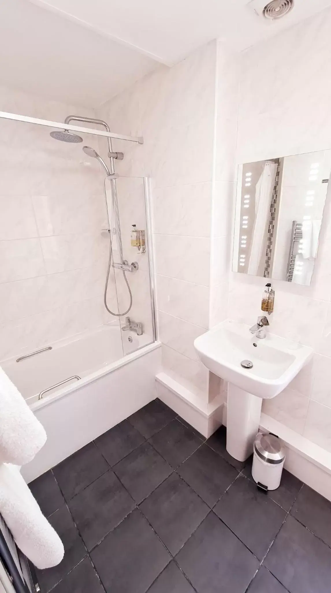 Bathroom in Farnham House Hotel