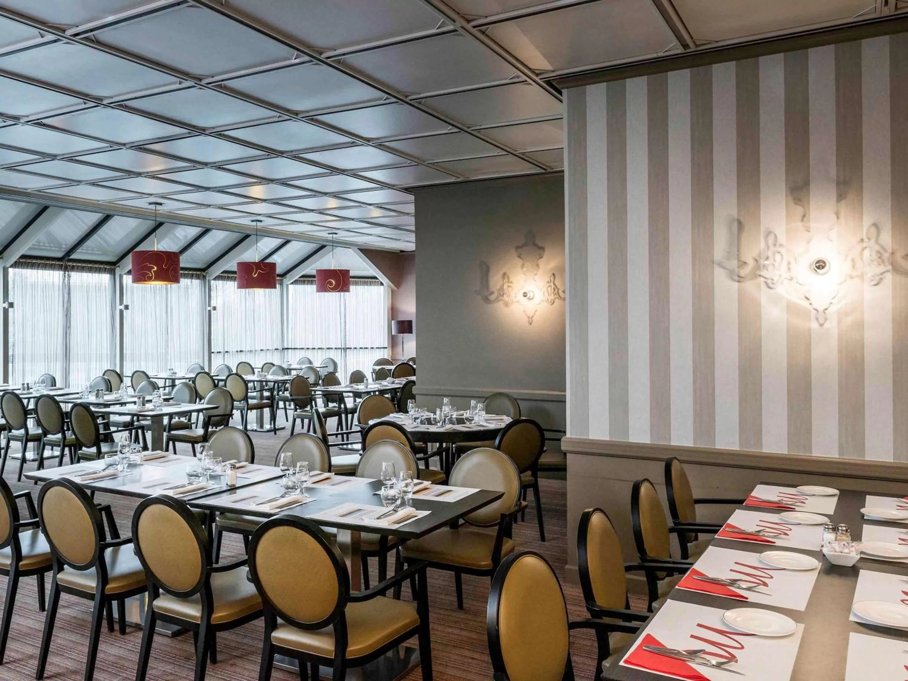 Restaurant/Places to Eat in Mercure Reims Centre Cathédrale