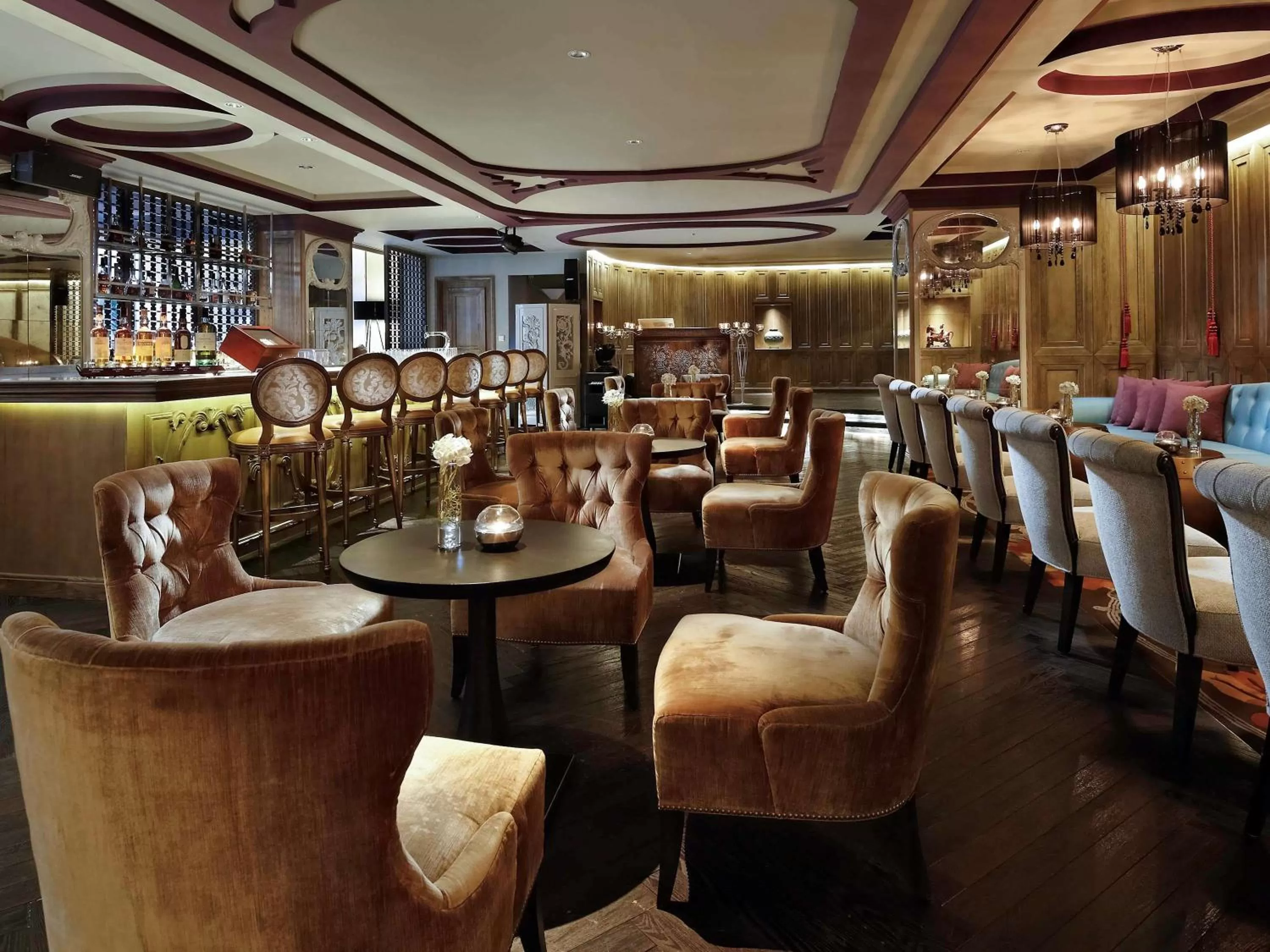 Lounge or bar in Sofitel Saigon Plaza