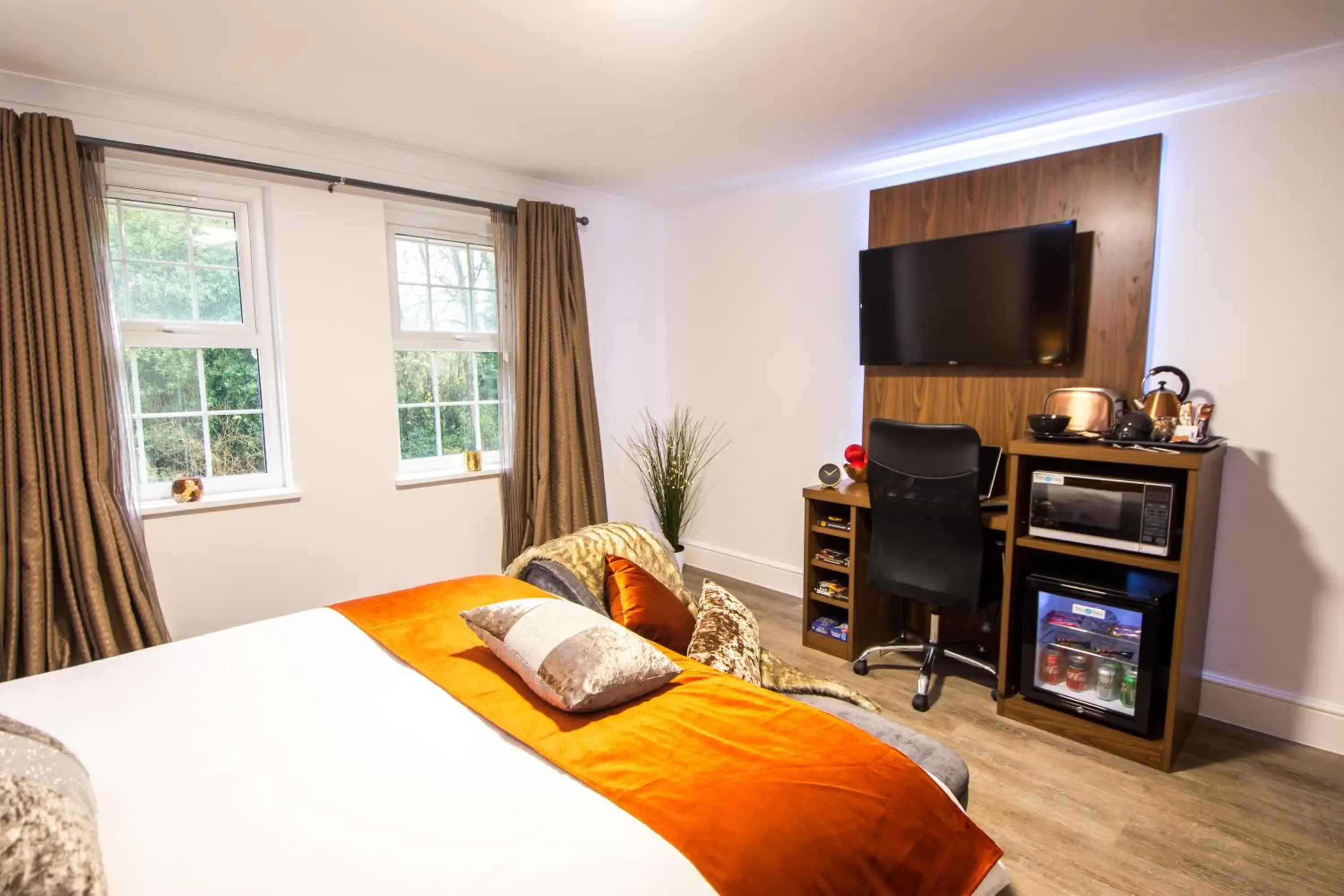 TV/Entertainment Center in Trivelles Gatwick Hotel & airport Parking