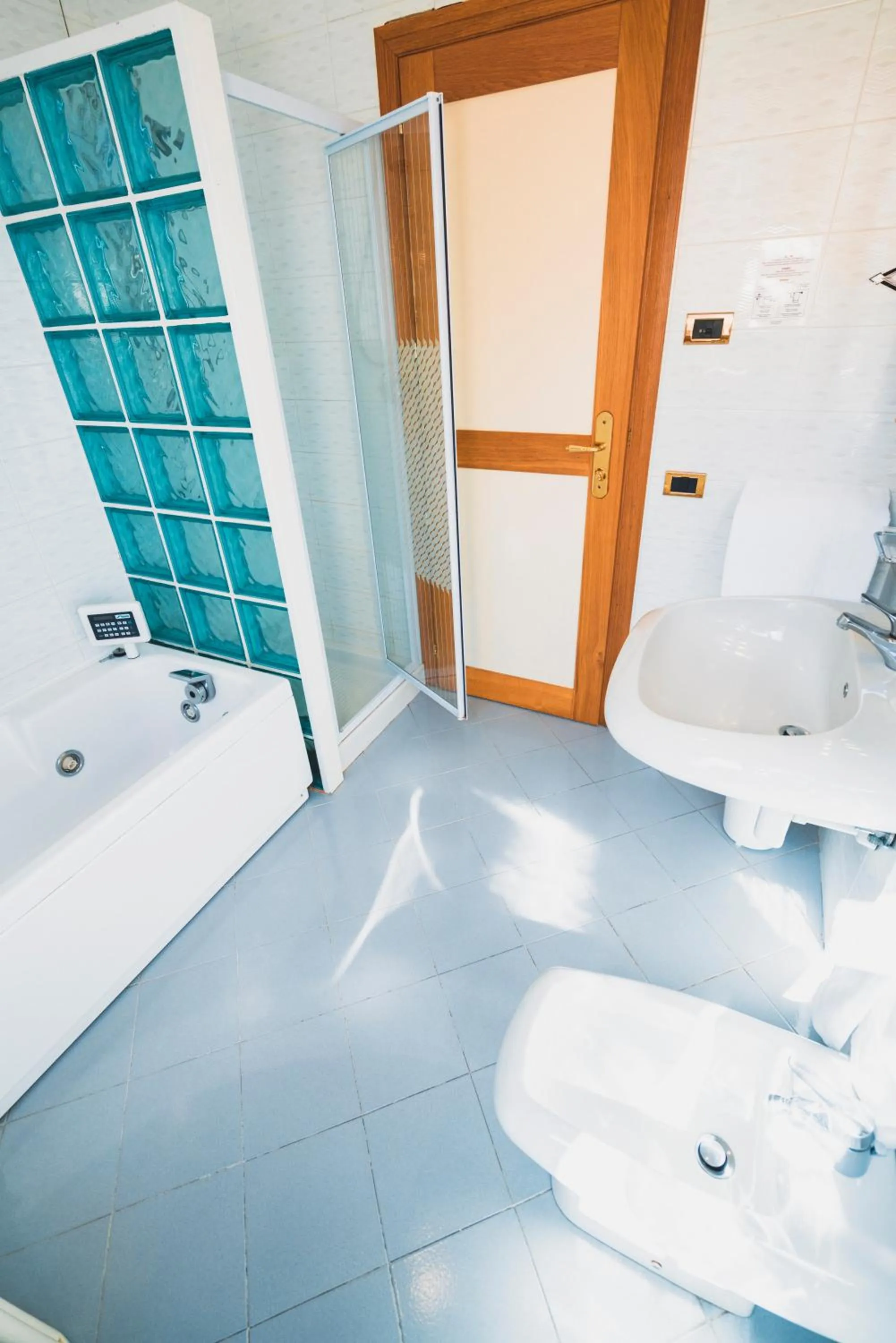 Shower in Grand Hotel Milano