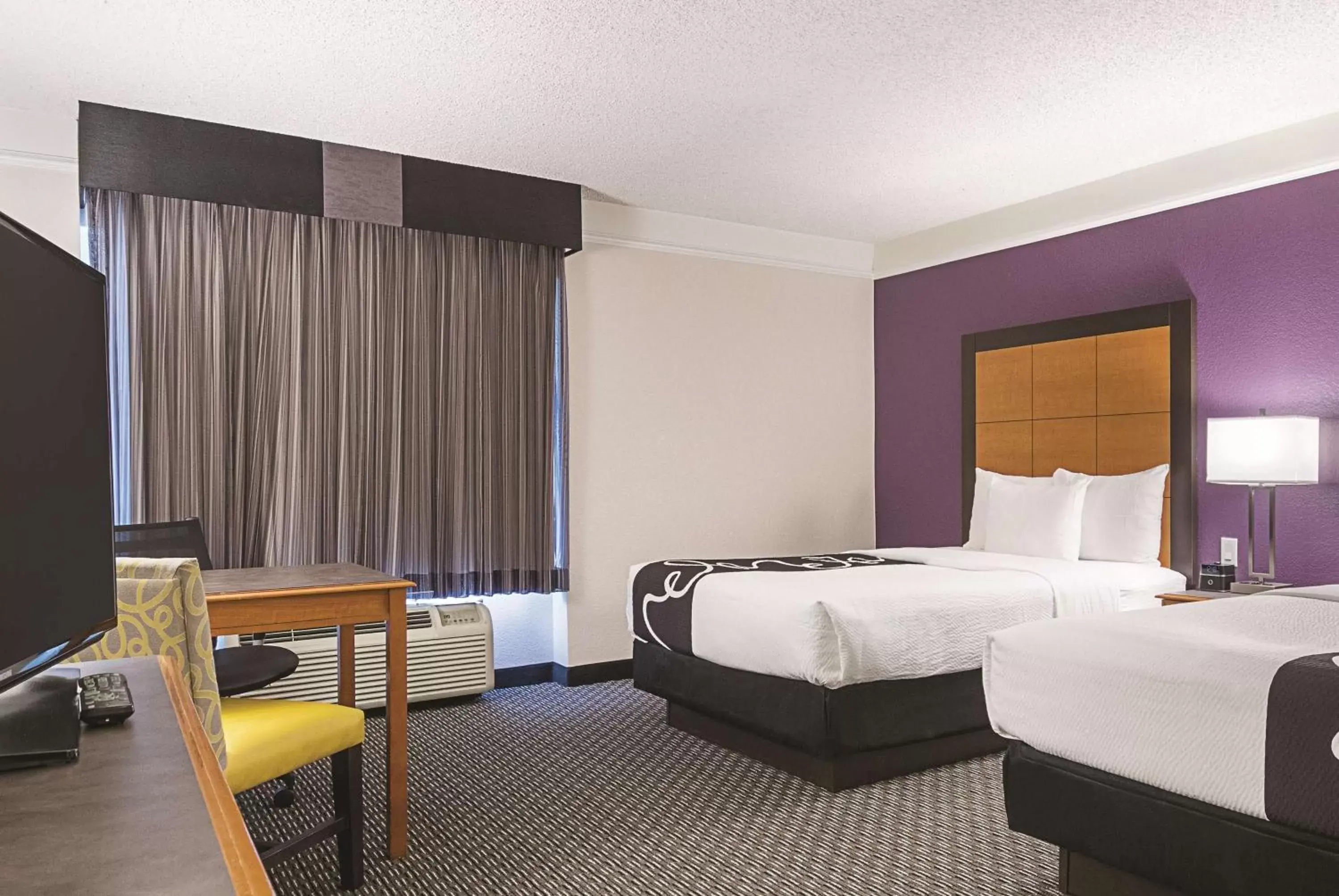 Photo of the whole room, Bed in La Quinta by Wyndham Ontario Airport