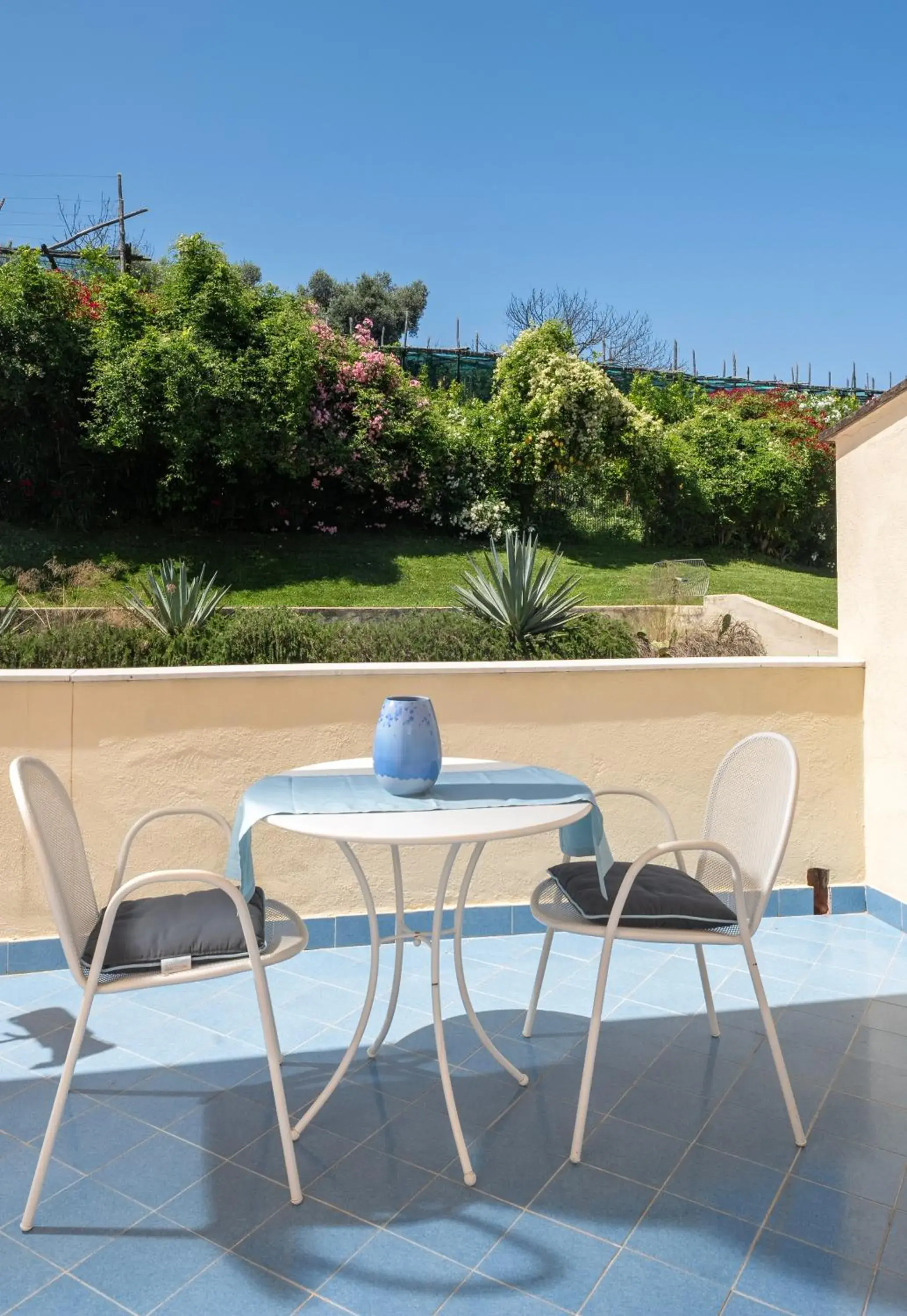 Balcony/Terrace, Swimming Pool in Hotel Grand Vesuvio