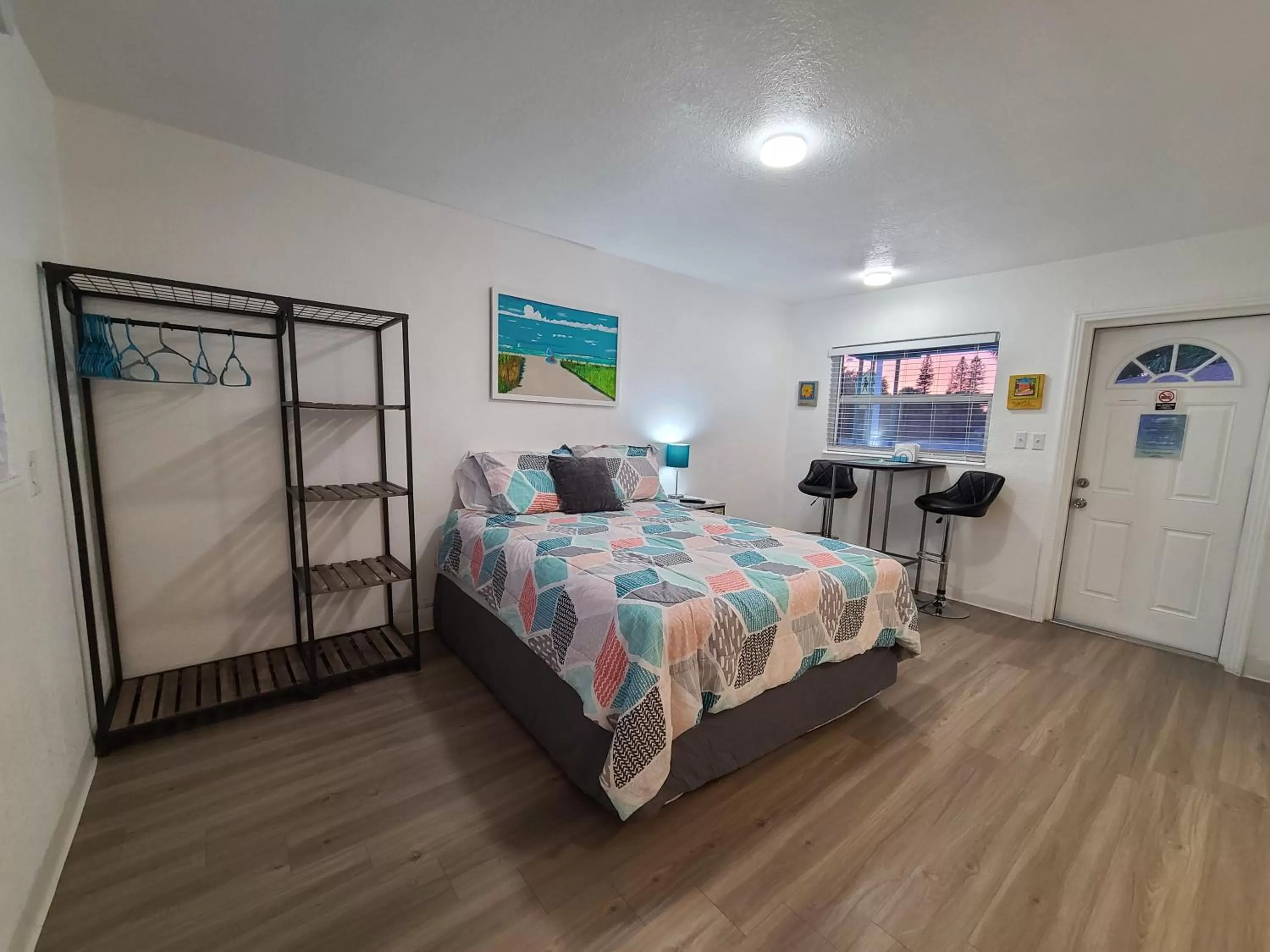 Bed in Sun Island Motel