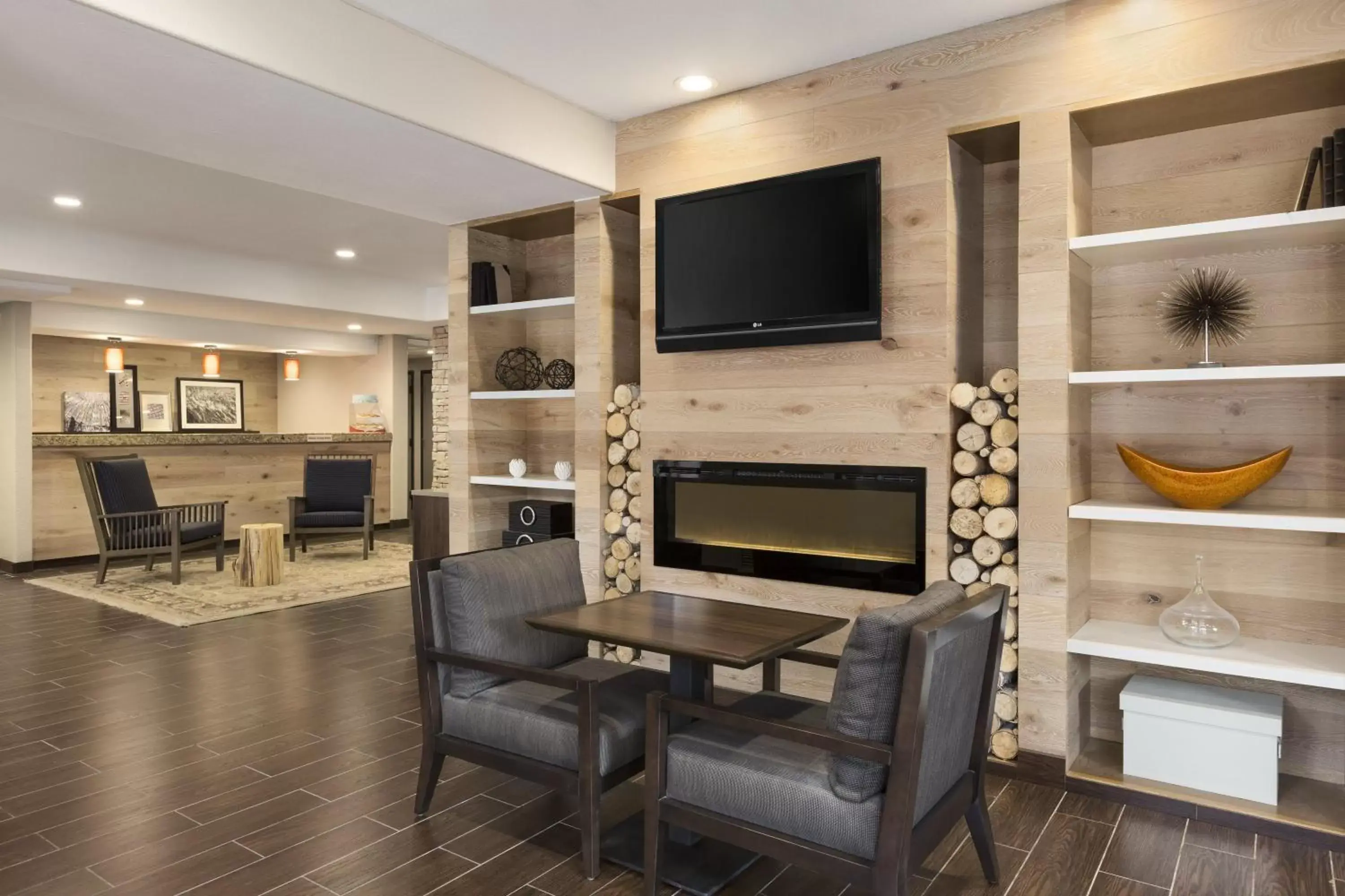 Lobby or reception, TV/Entertainment Center in Country Inn & Suites by Radisson, Flagstaff, AZ