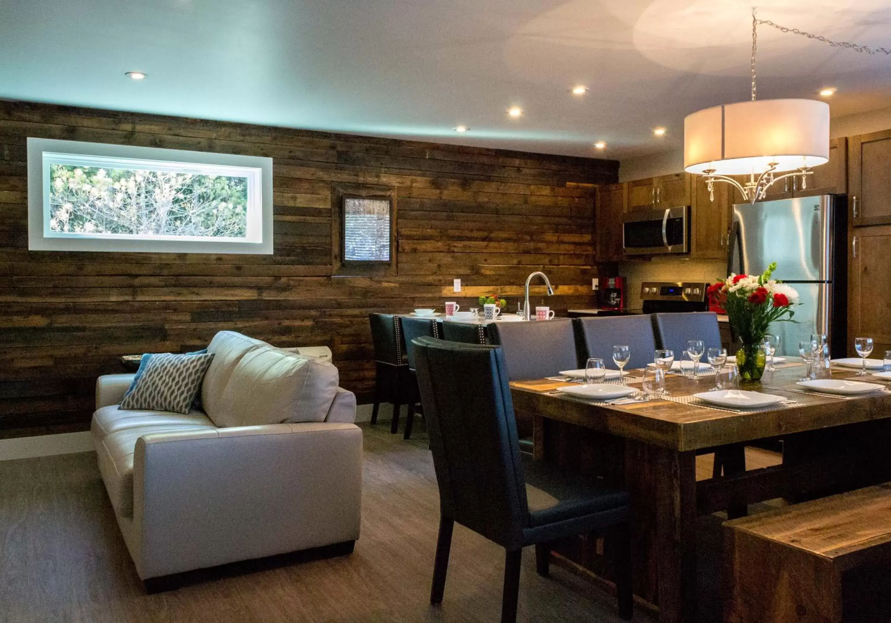 Living room, Restaurant/Places to Eat in Lake Placid Inn: Residences