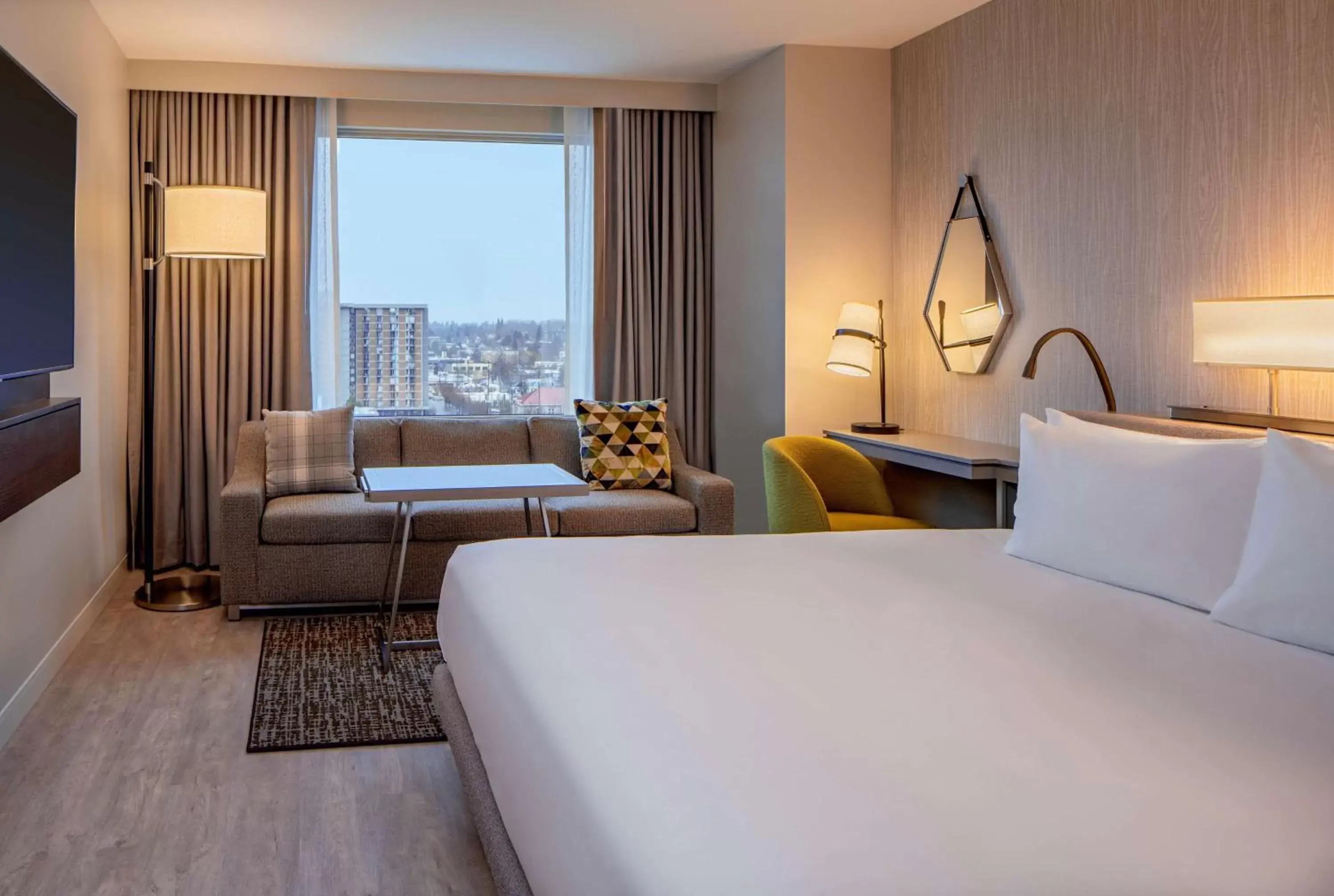 Bedroom in Hyatt Regency Portland at the Oregon Convention Center