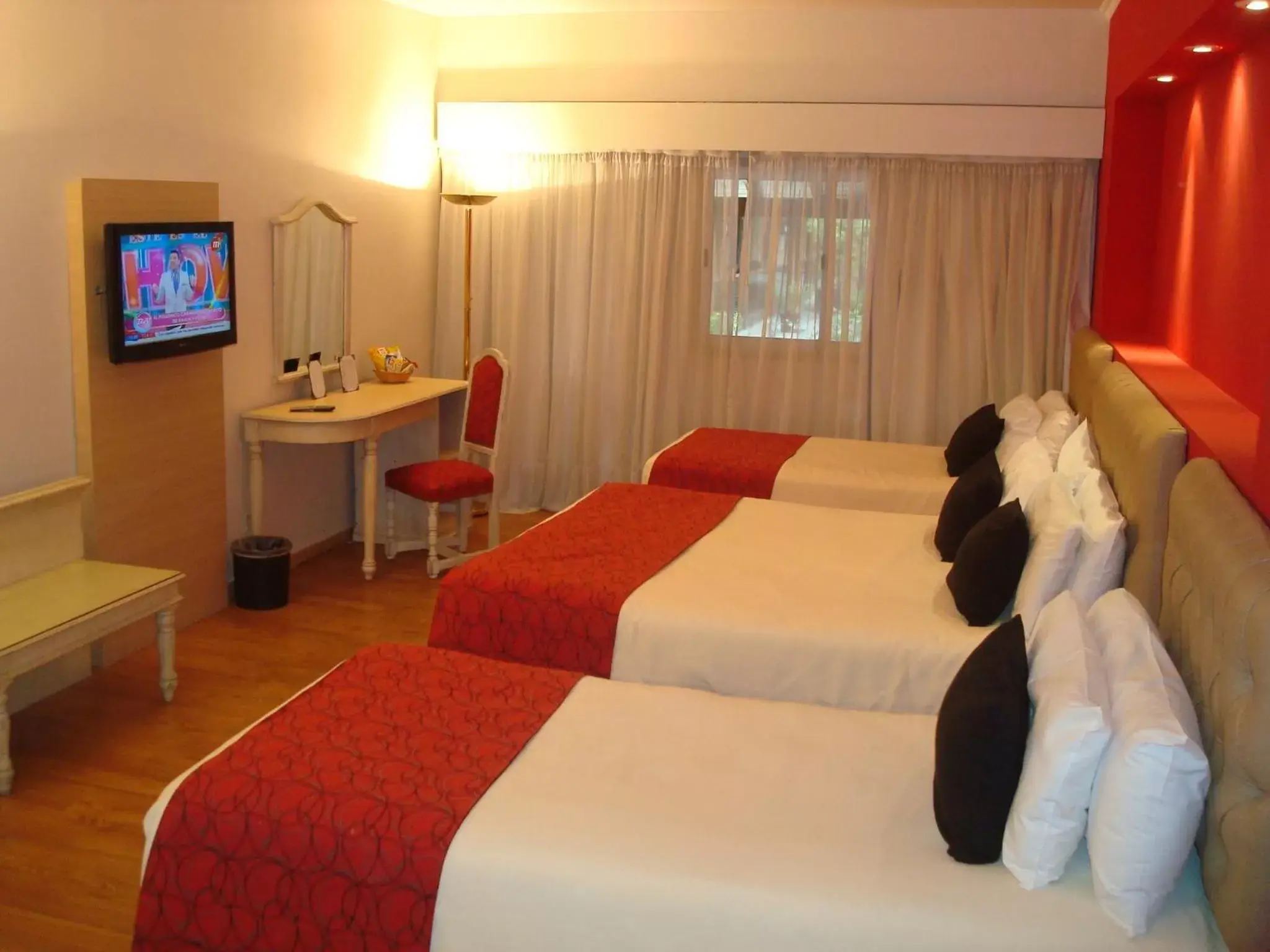 TV and multimedia, Bed in Centuria Hotel Buenos Aires