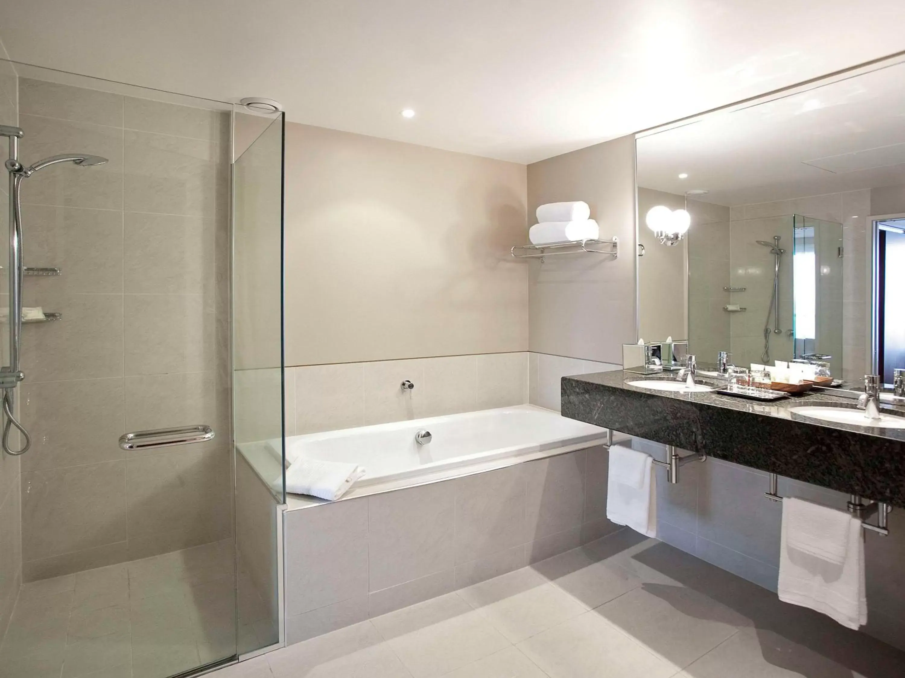 Bathroom in Pullman Auckland Hotel & Apartments