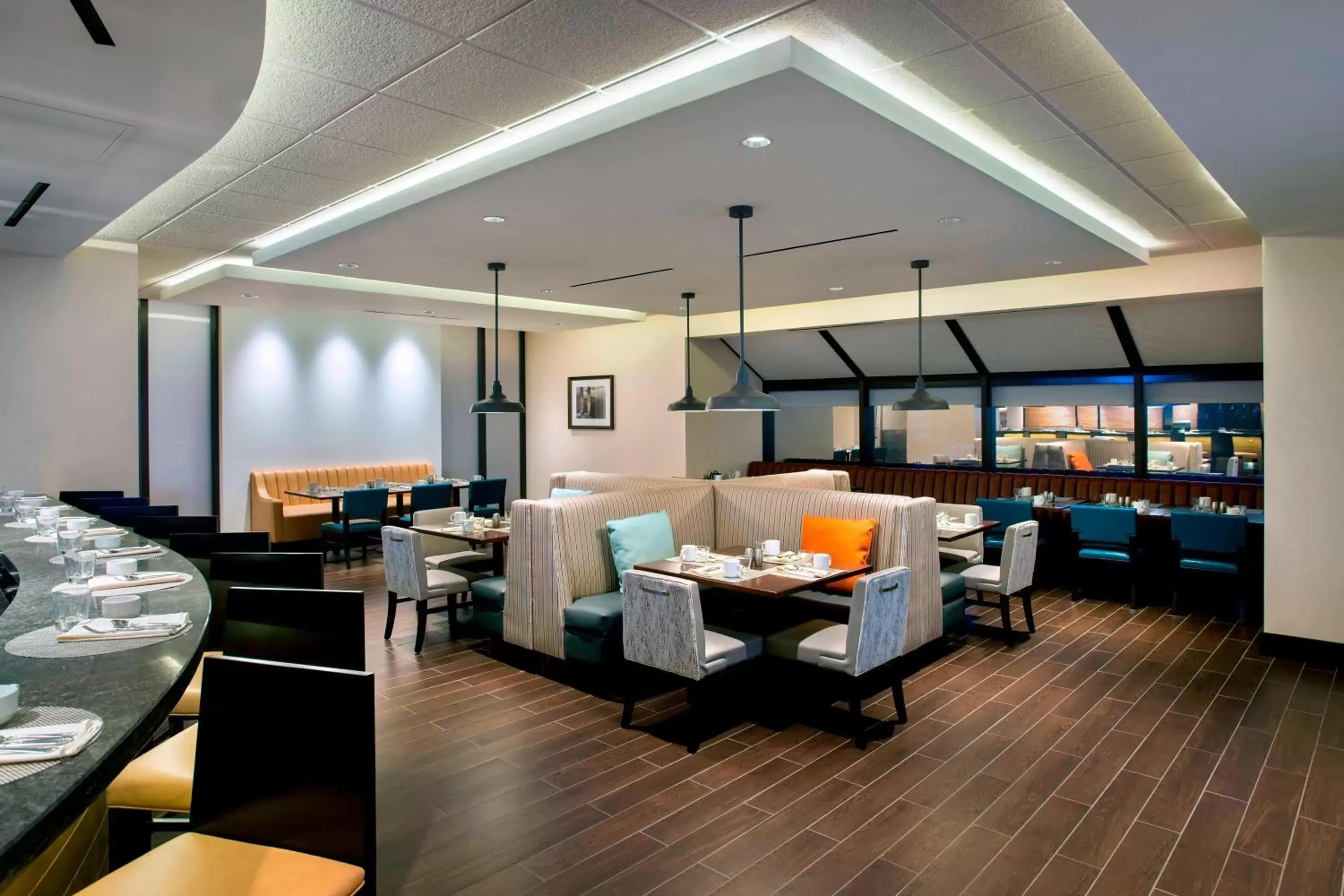 Restaurant/Places to Eat in Newark Liberty International Airport Marriott