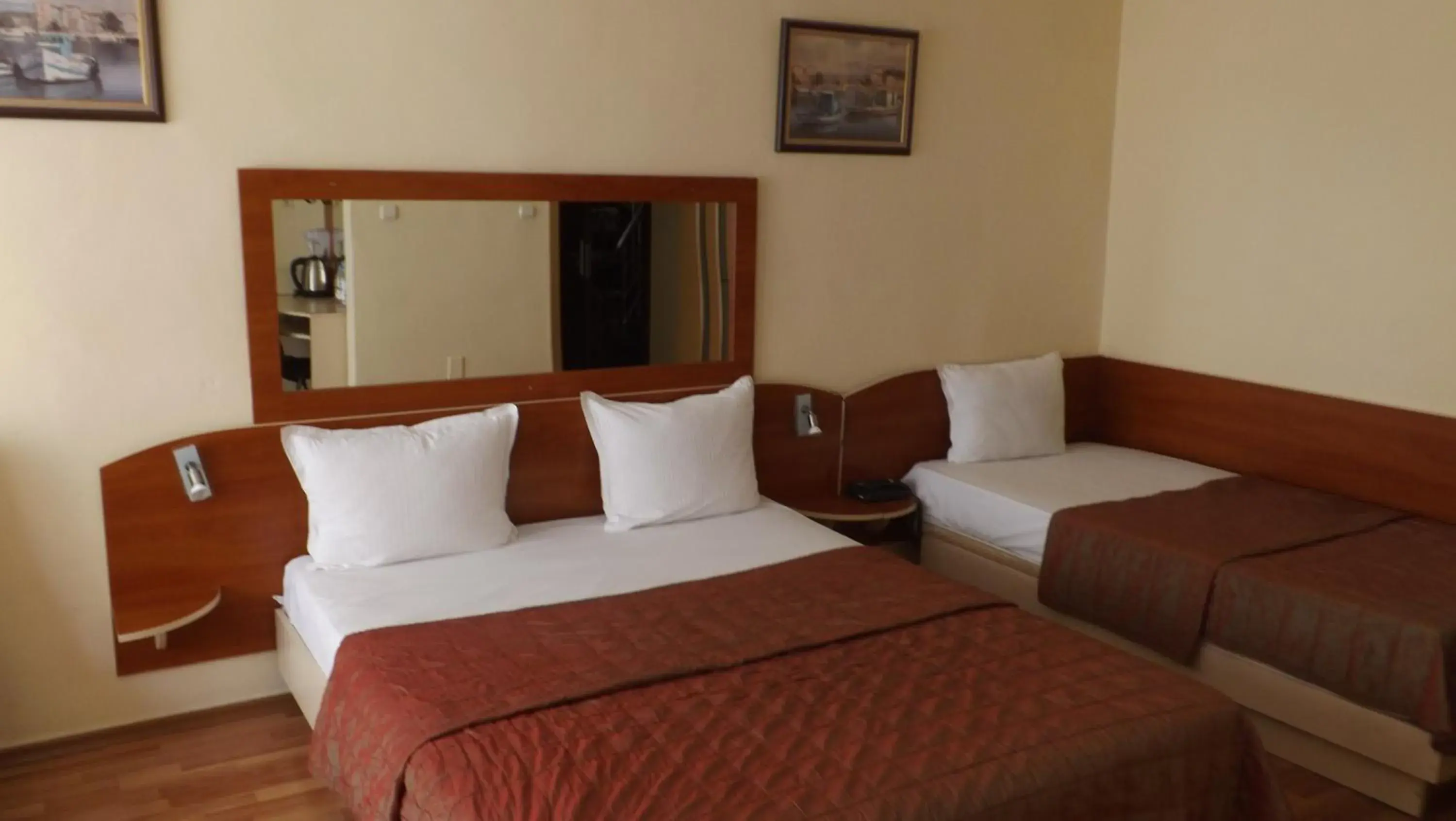 Bed in Hotel Palitra