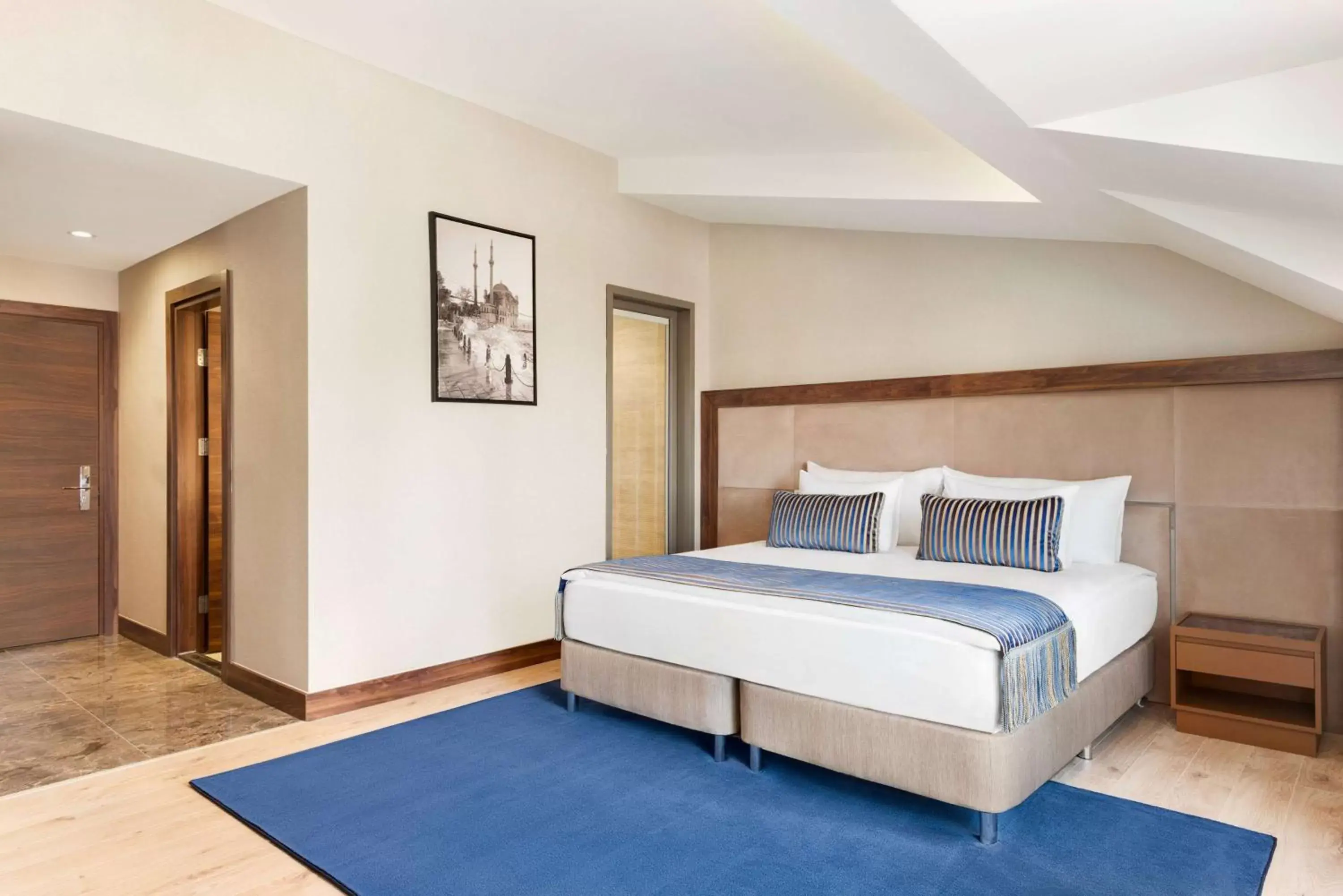 Photo of the whole room, Bed in TRYP By Wyndham Istanbul Sisli Hotel