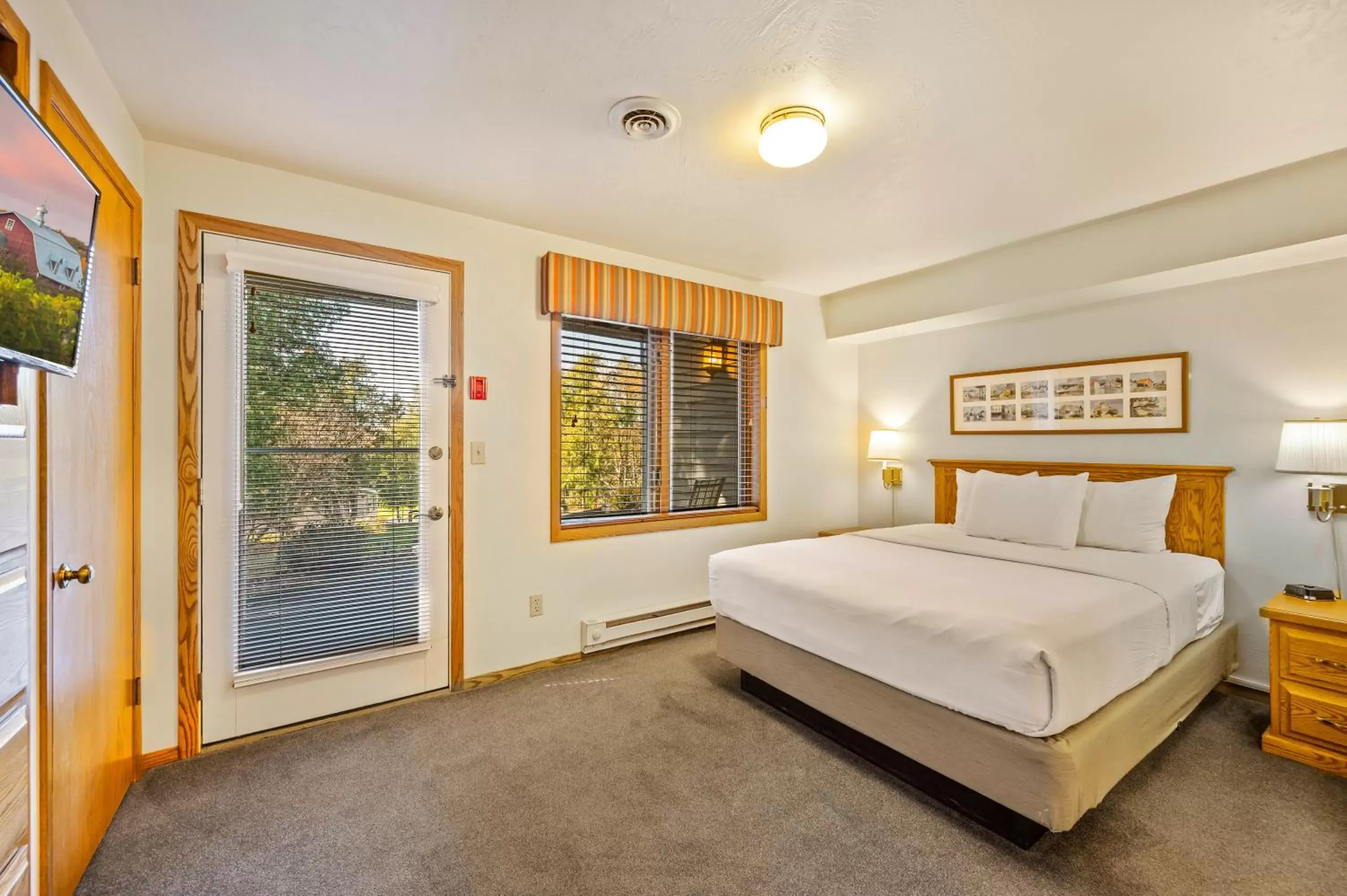 Bed in Evergreen Hill Condominiums