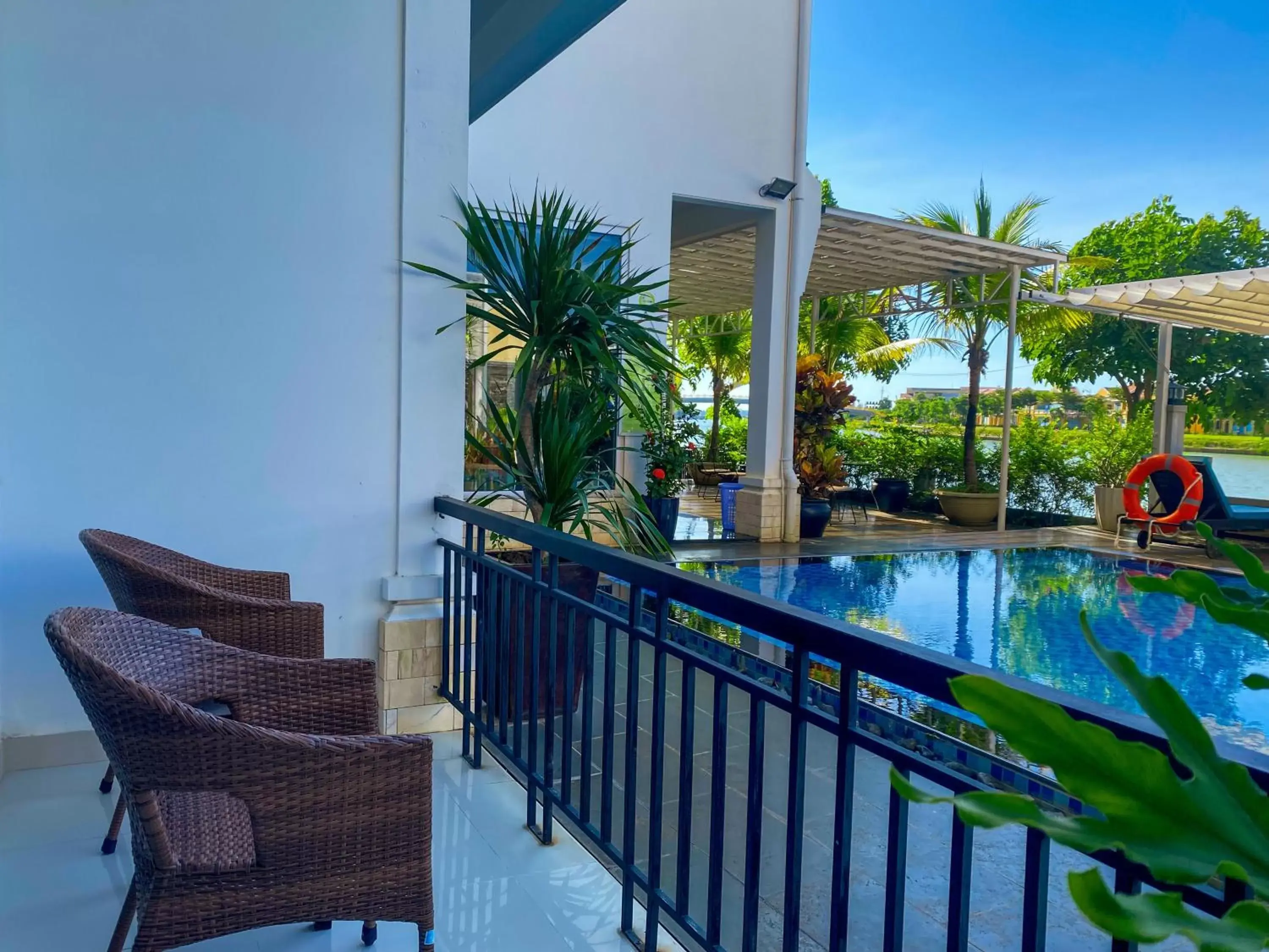 Balcony/Terrace in Riverside White House Hotel