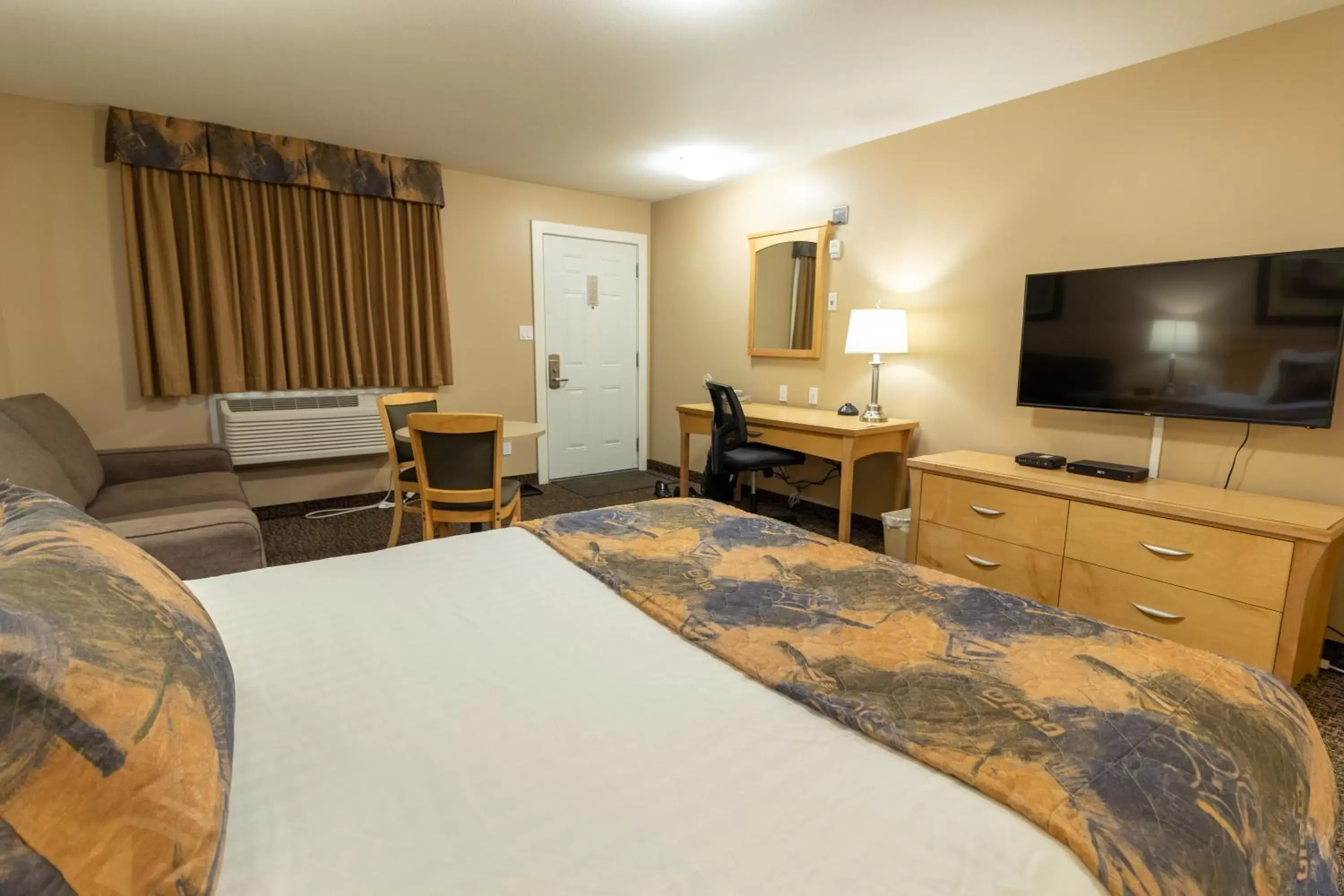 TV and multimedia, Bed in BCMInns - Fort McMurray - Rusty's TV and multimedia, Bed in BCMInns - Fort McMurray - Rusty's