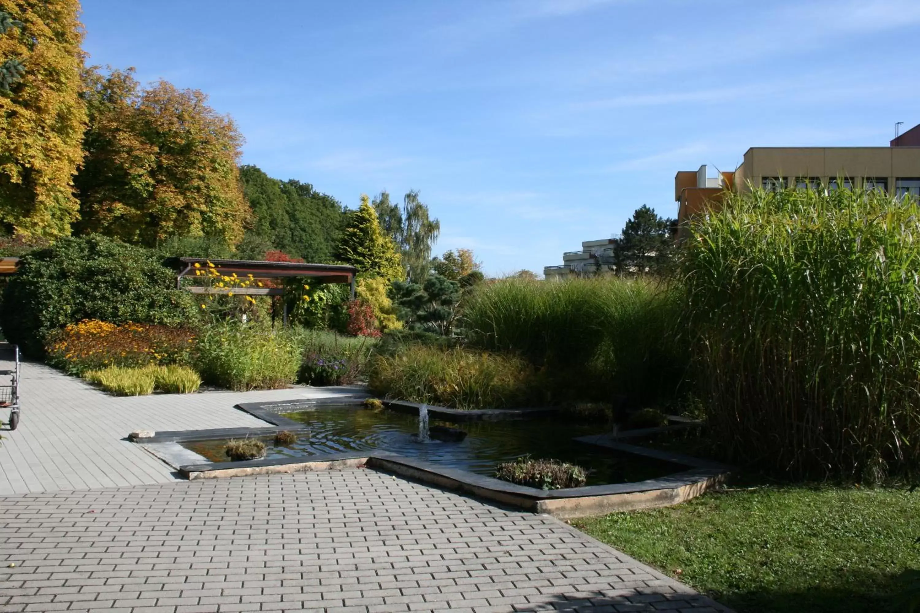 Garden, Swimming Pool in Seniorenresidenz Parkwohnstift Bad Kissingen