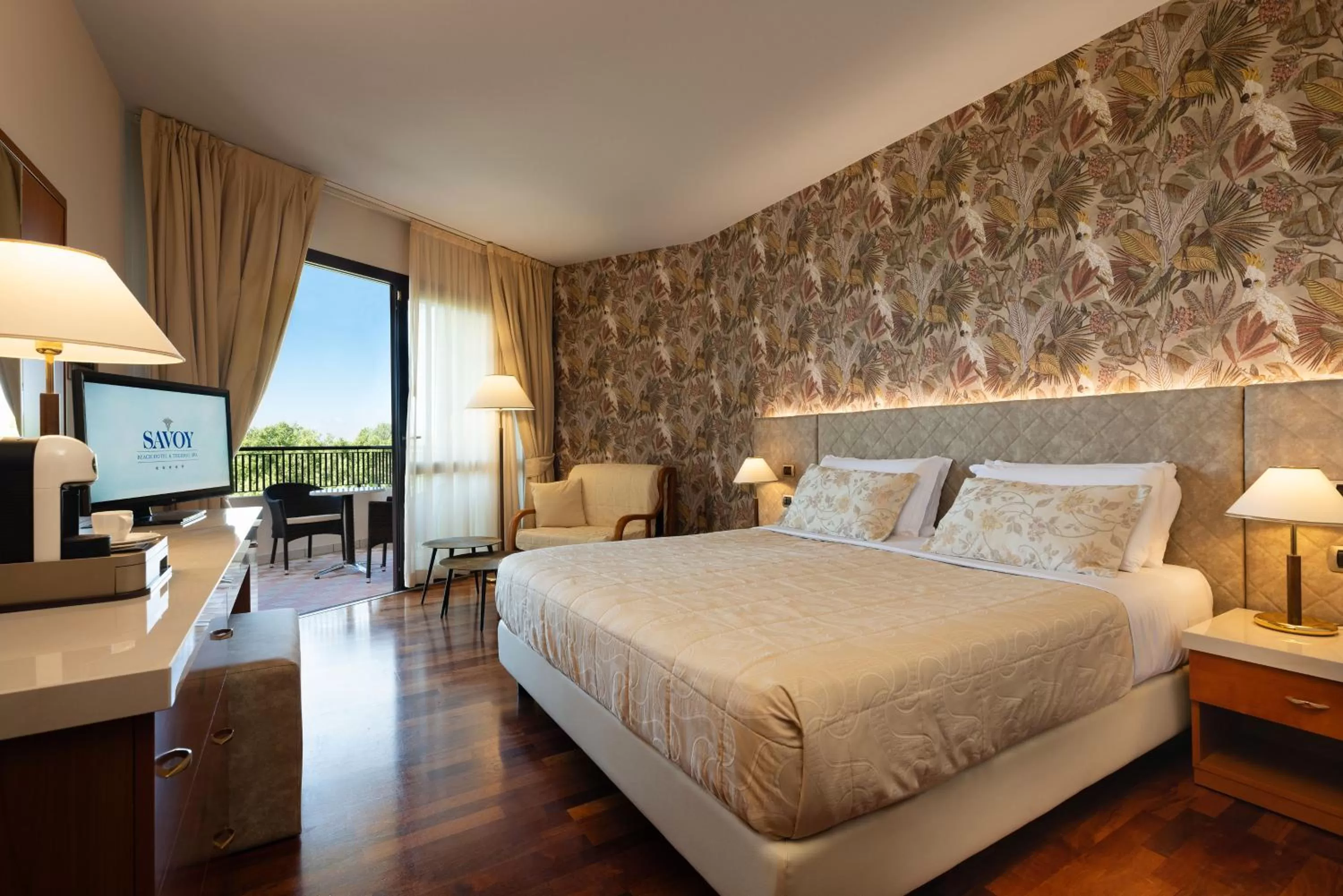 Bedroom, Bed in Savoy Beach Hotel & Thermal Spa