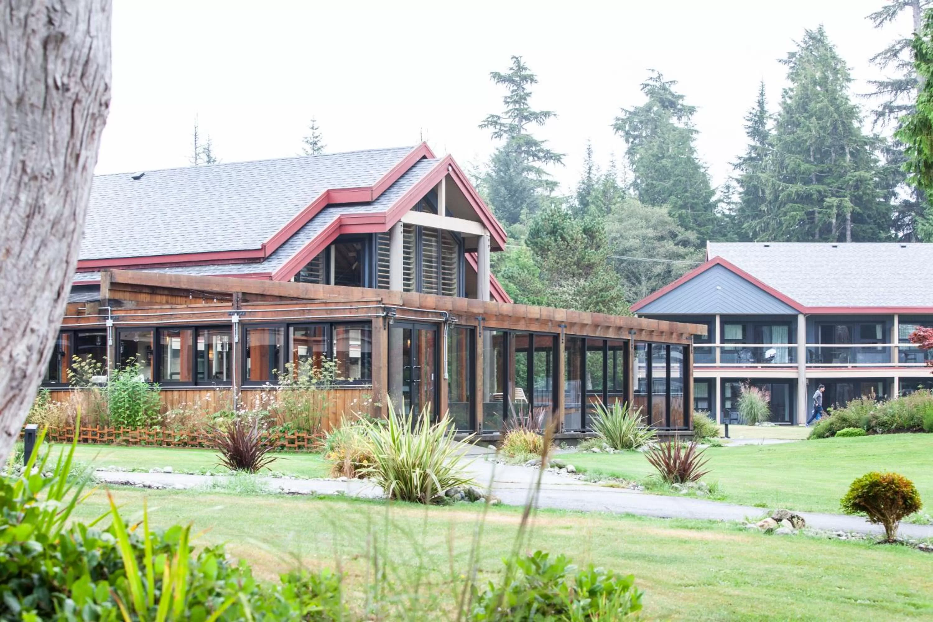 Property building in Best Western Plus Tin Wis Resort