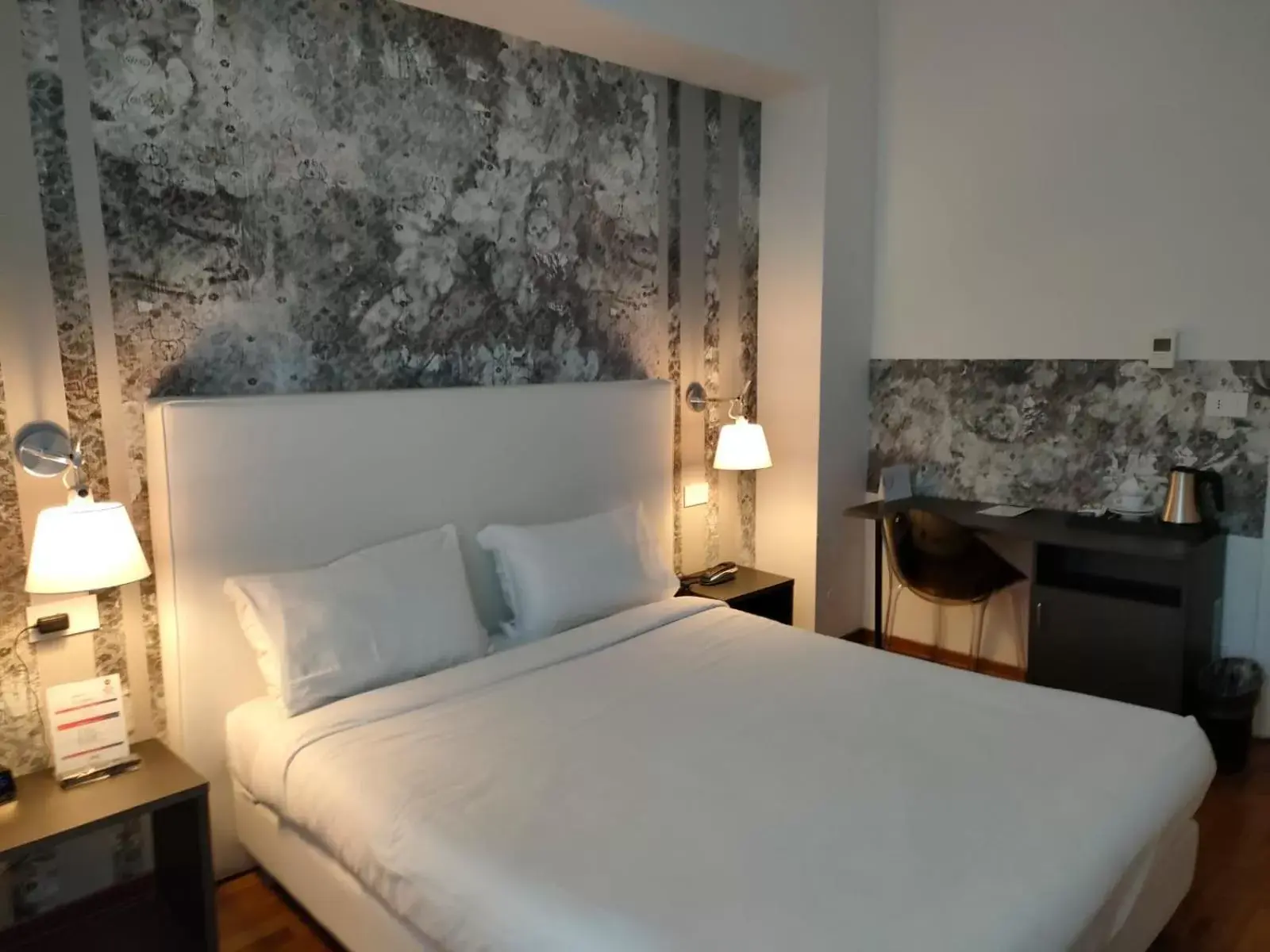 Bed in Best Western Plus Royal Superga Hotel