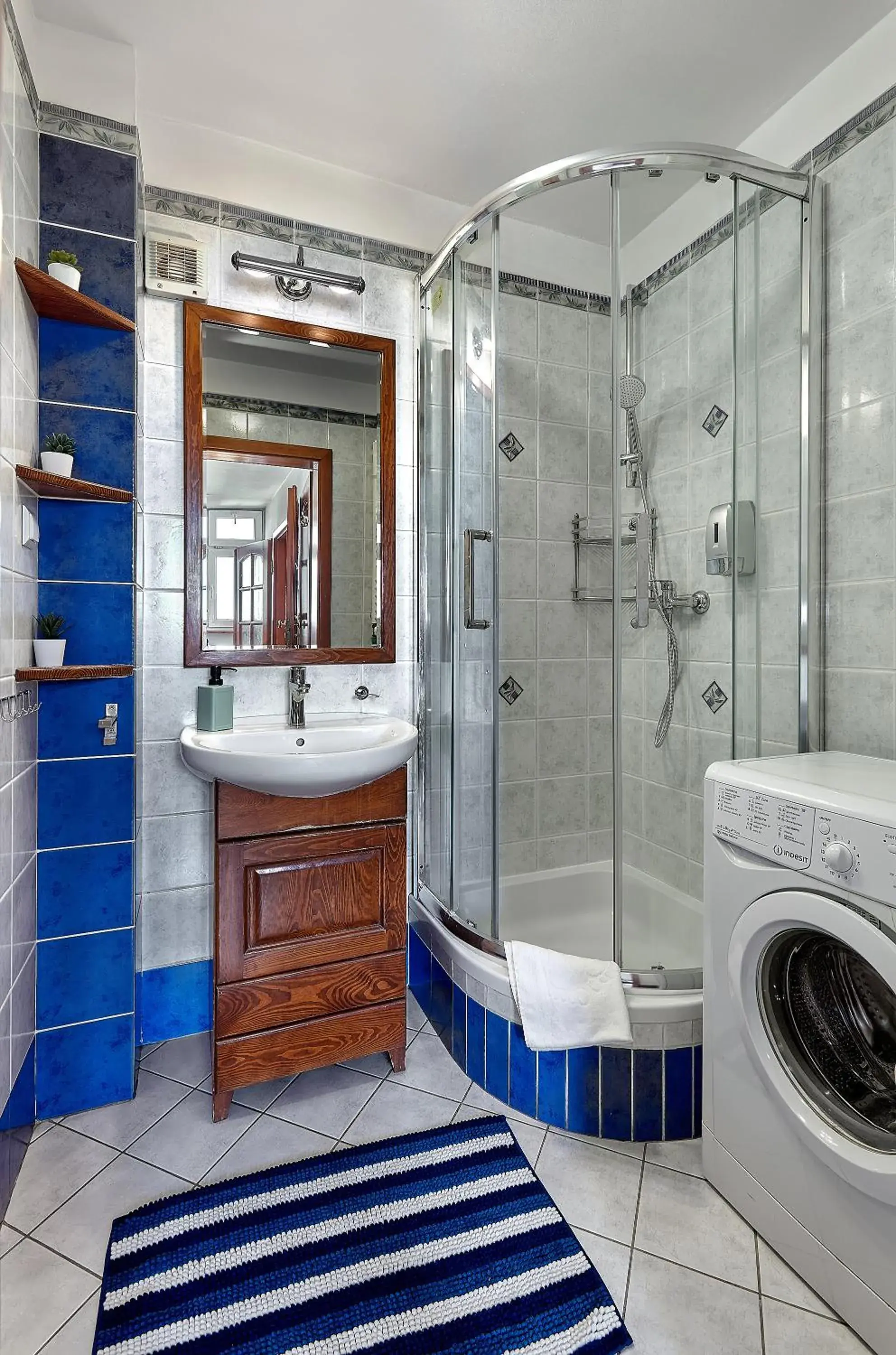 Shower, Bathroom in Tatamka Hostel