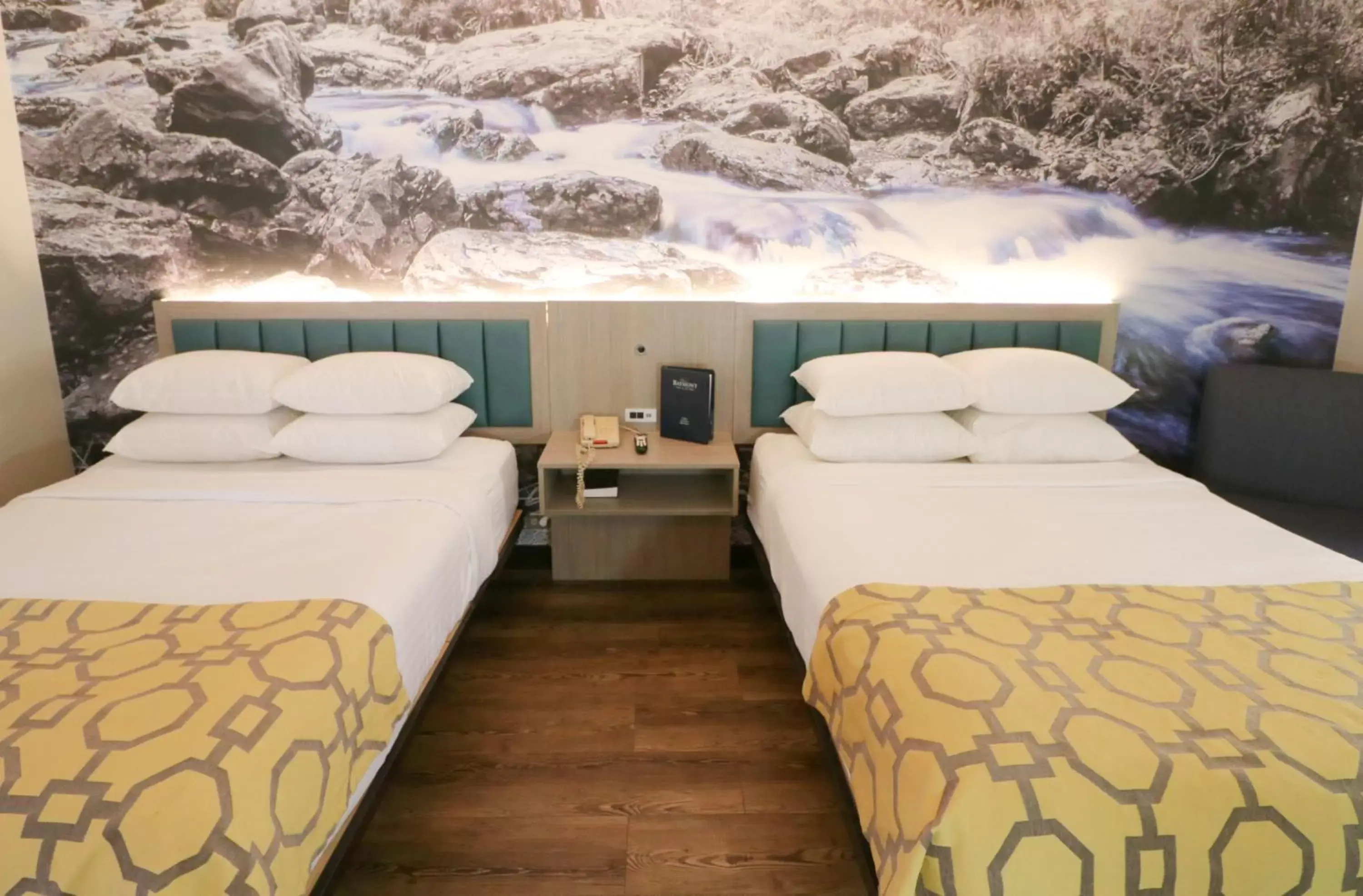 Photo of the whole room, Bed in Baymont by Wyndham Gatlinburg On The River Photo of the whole room, Bed in Baymont by Wyndham Gatlinburg On The River