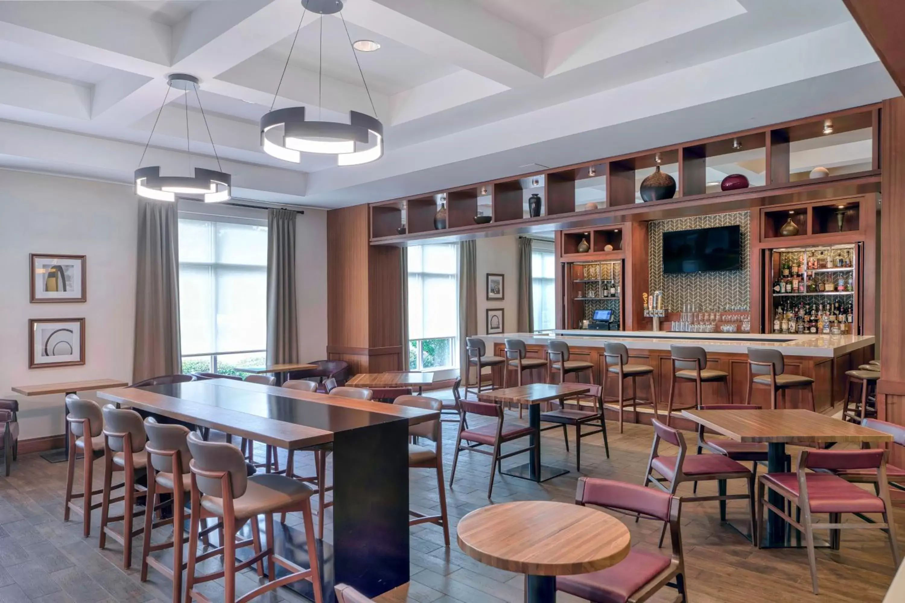 Restaurant/places to eat, Lounge/Bar in DoubleTree by Hilton Raleigh-Cary