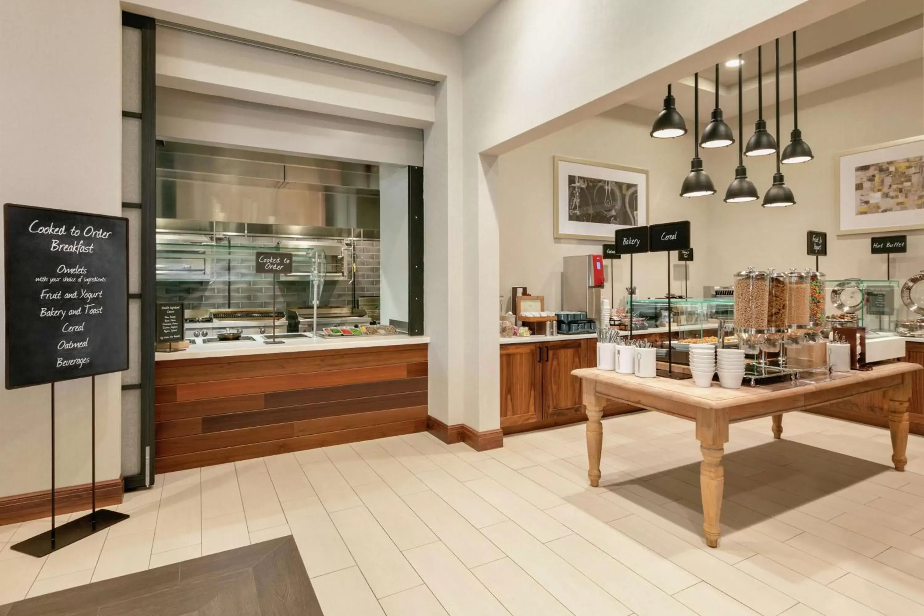 Dining area, Restaurant/Places to Eat in Embassy Suites By Hilton Berkeley Heights