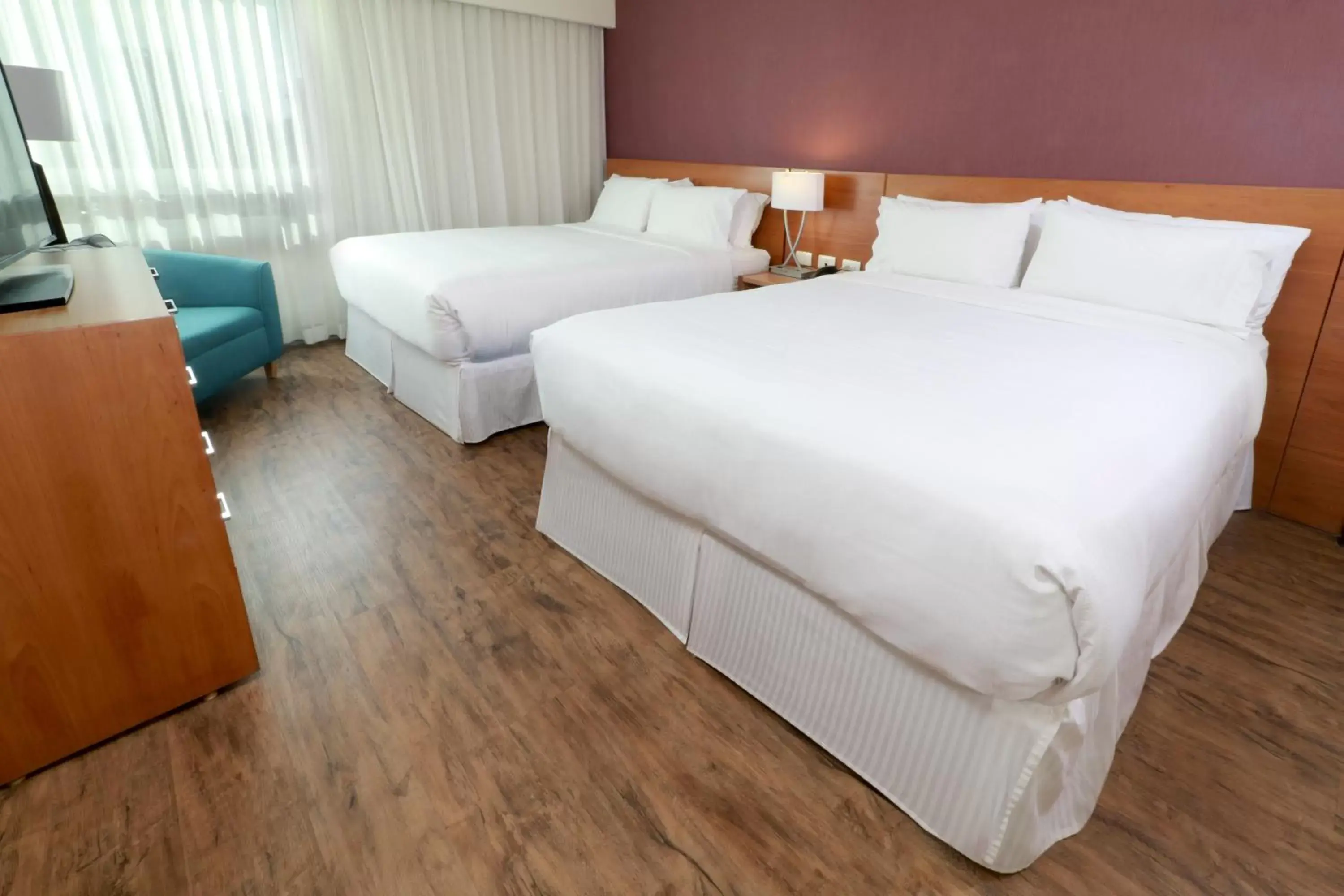 Photo of the whole room, Bed in Staybridge Suites Guadalajara Expo, an IHG Hotel