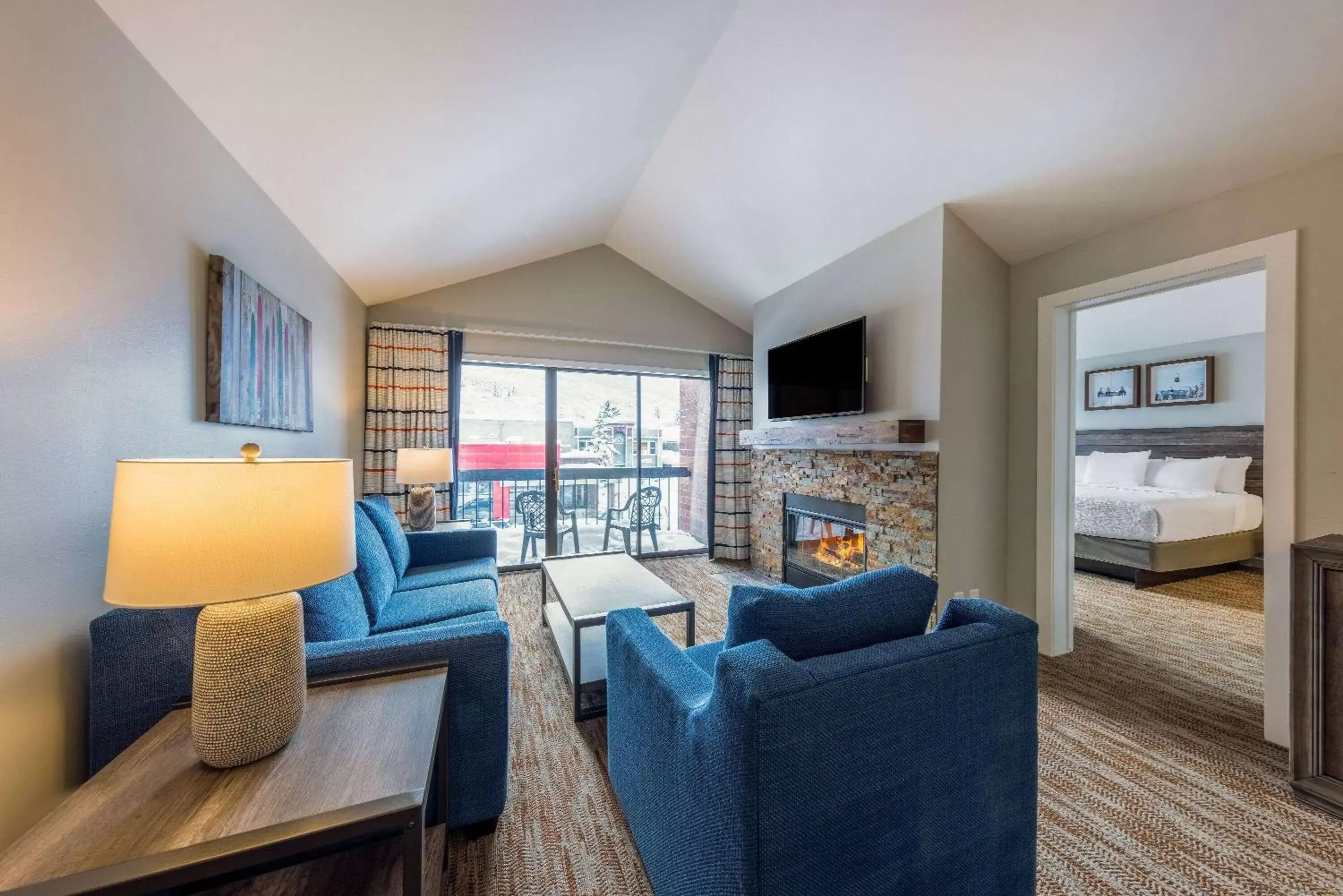 Bed, Seating Area in Park Plaza Resort Park City, a Ramada by Wyndham