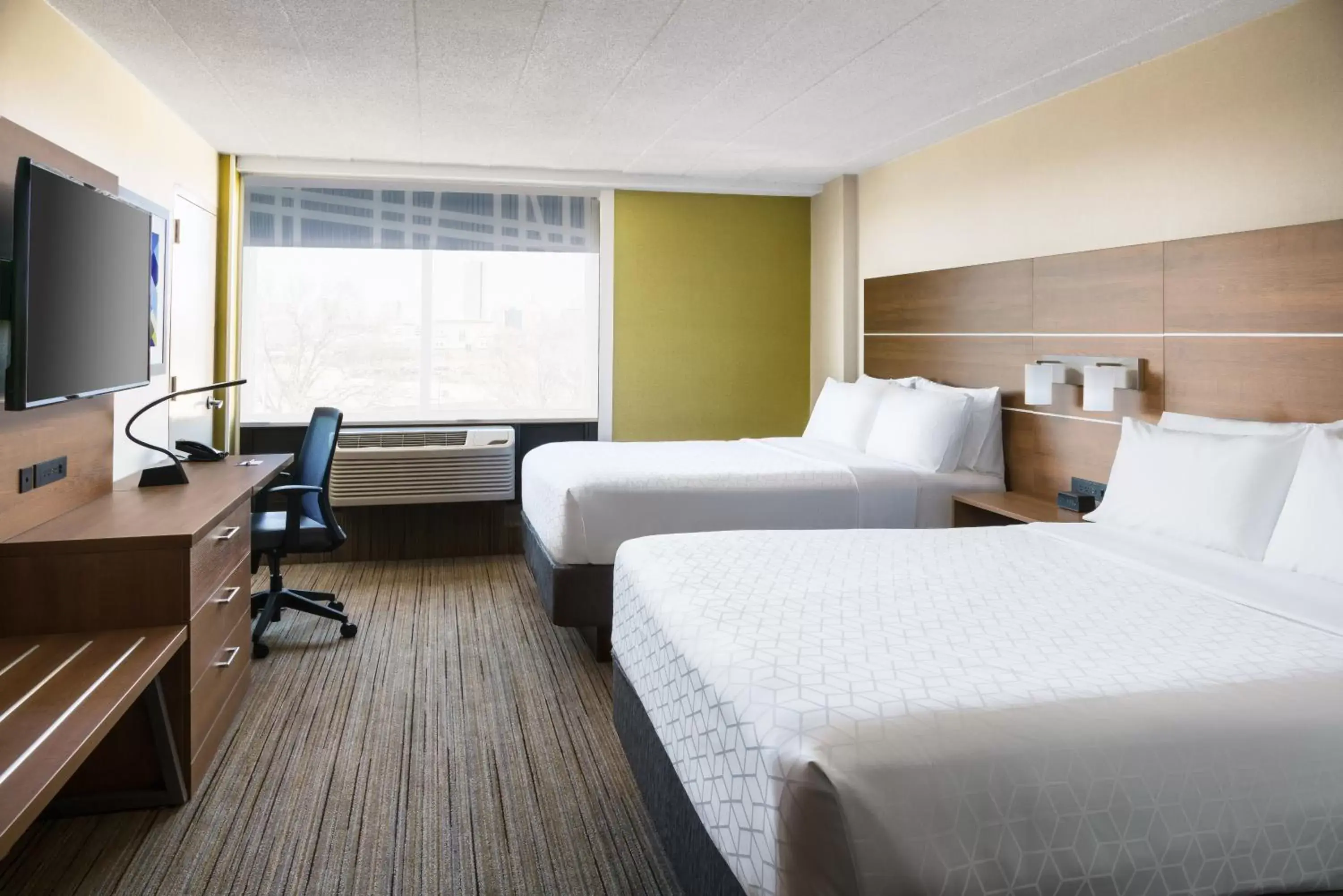 Photo of the whole room, Bed in Holiday Inn Express Boston, an IHG Hotel