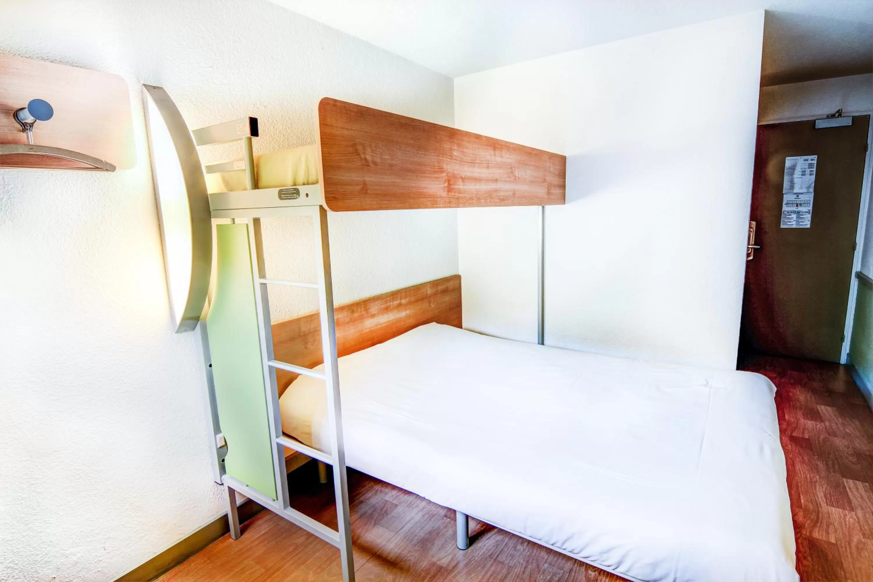 bunk bed, Bed in ibis budget Chateaudun