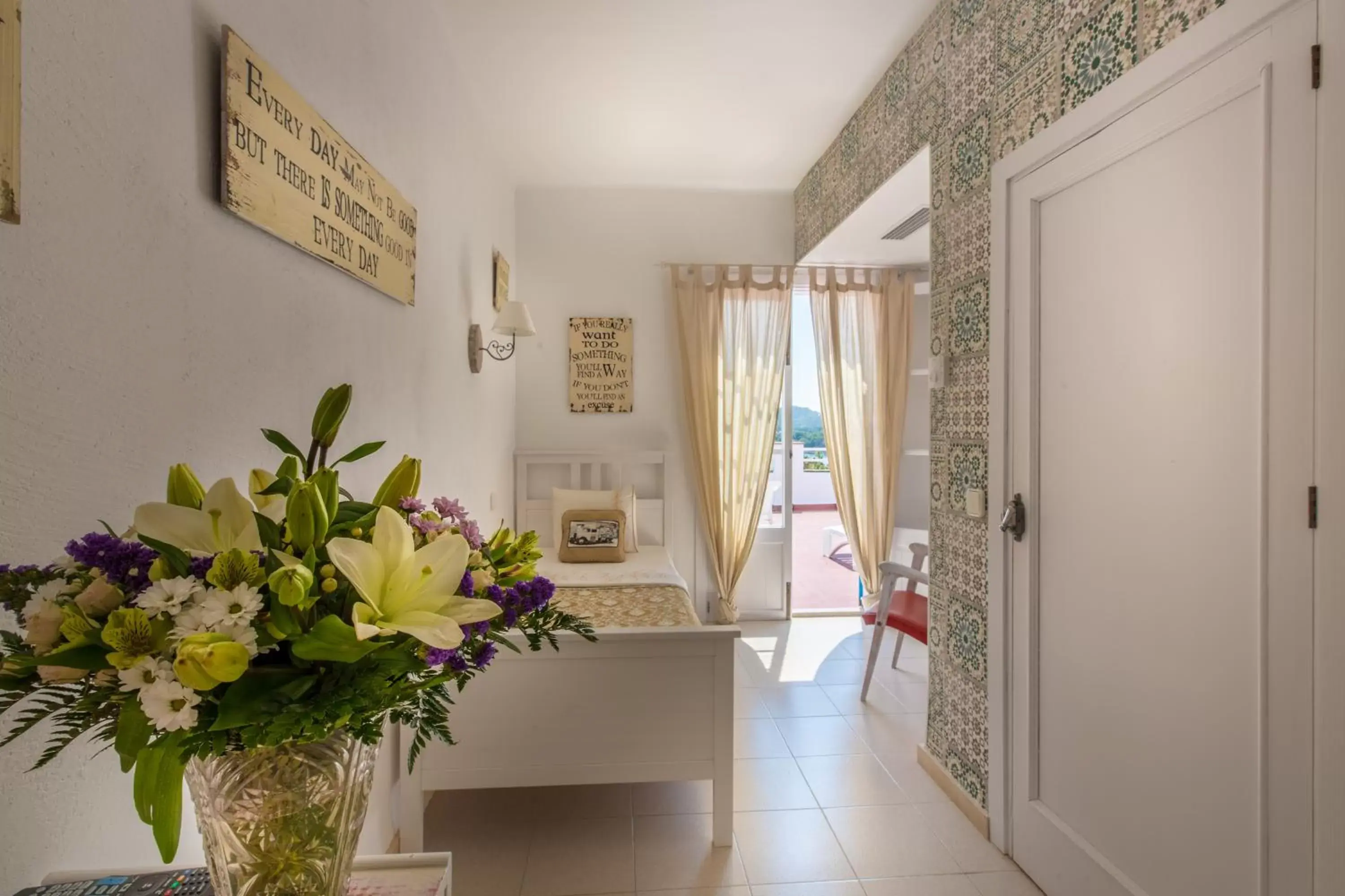 Single Room with Balcony in Bella Colina I Vintage Hotel 1953 Single Room with Balcony in Bella Colina I Vintage Hotel 1953