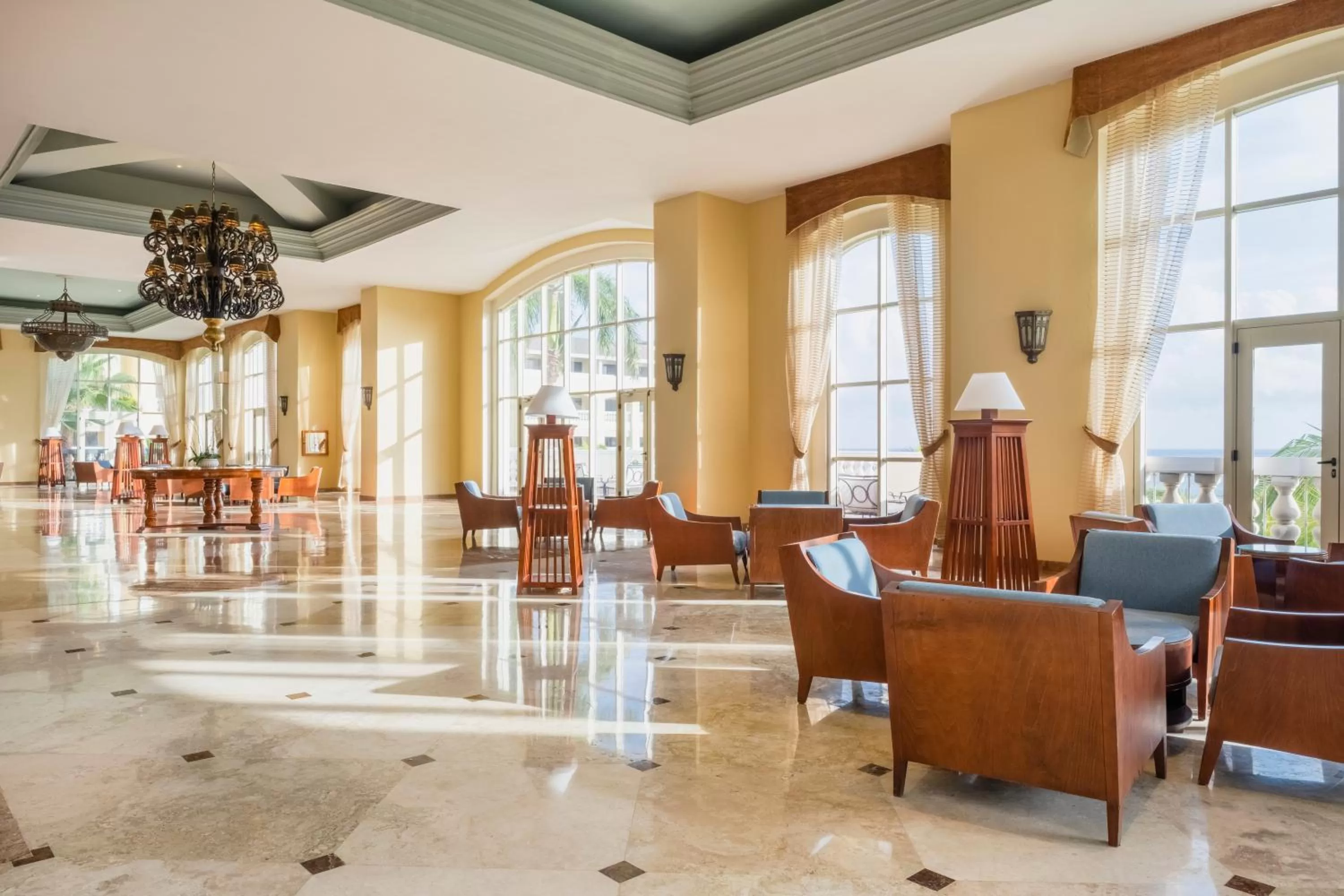 Lounge or bar in Iberostar Waves Rose Hall Beach - All Inclusive