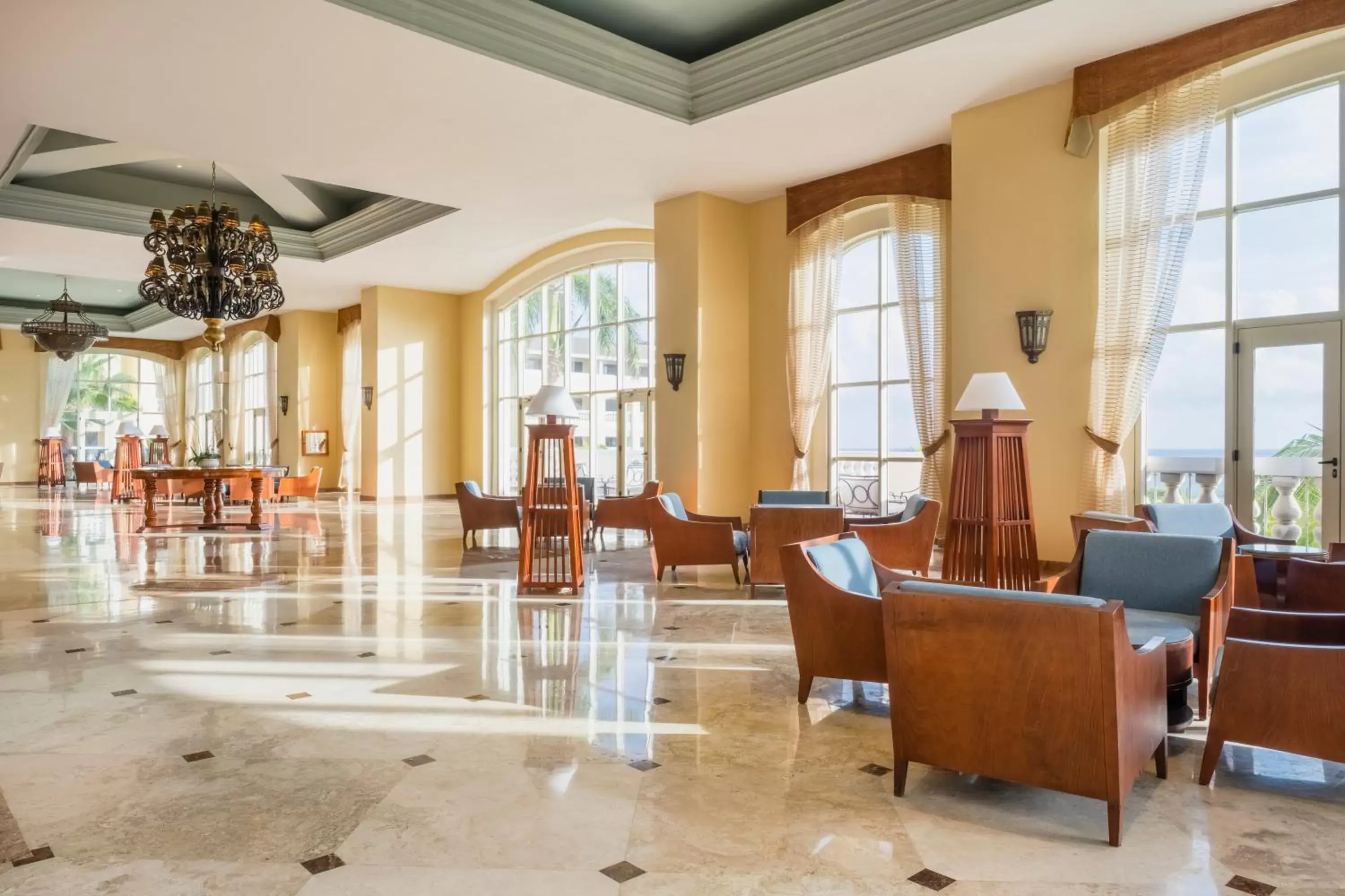 Lounge or bar in Iberostar Waves Rose Hall Beach - All Inclusive Lounge or bar in Iberostar Waves Rose Hall Beach - All Inclusive