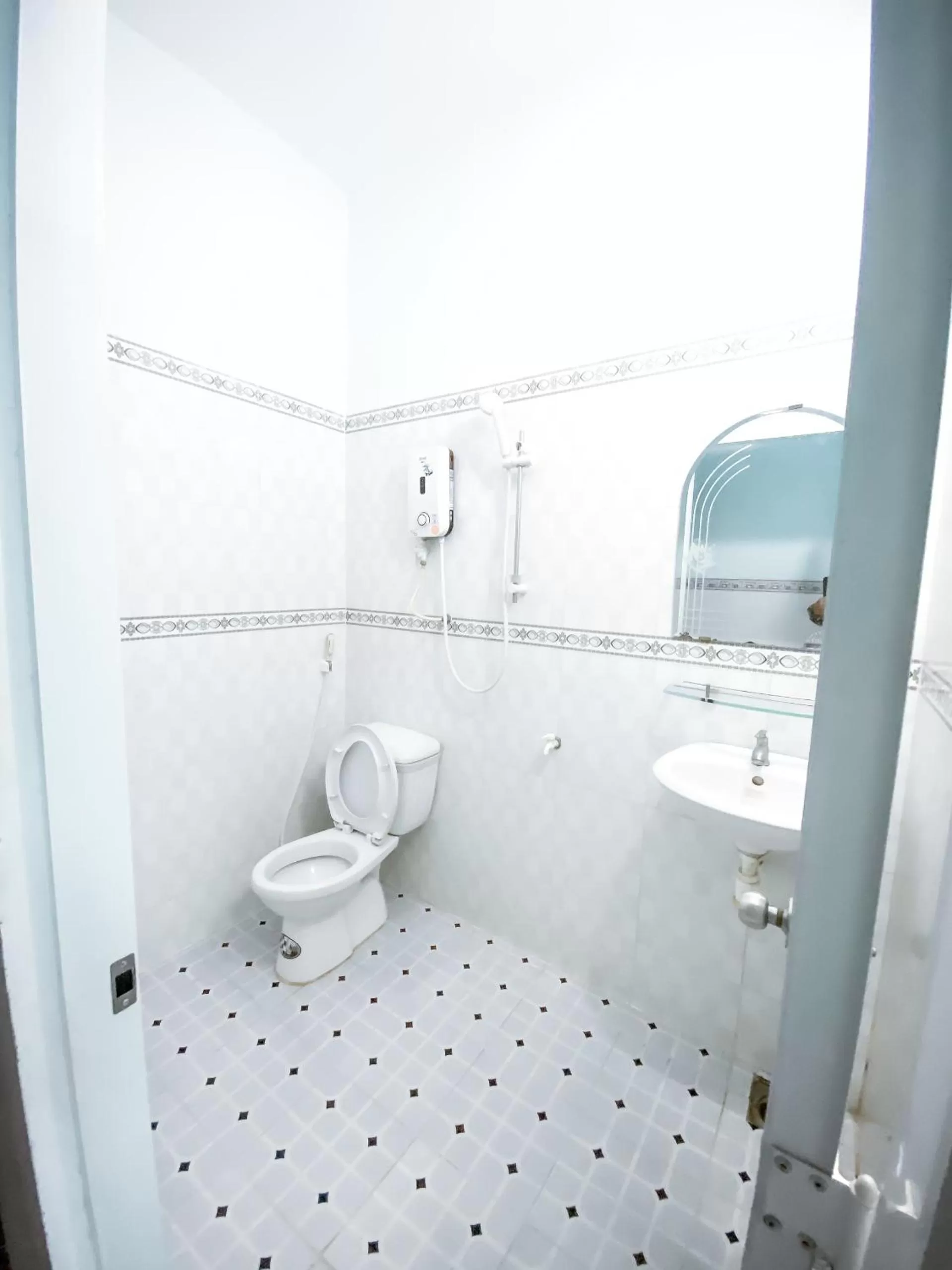 Toilet, Bathroom in An Phát Motel