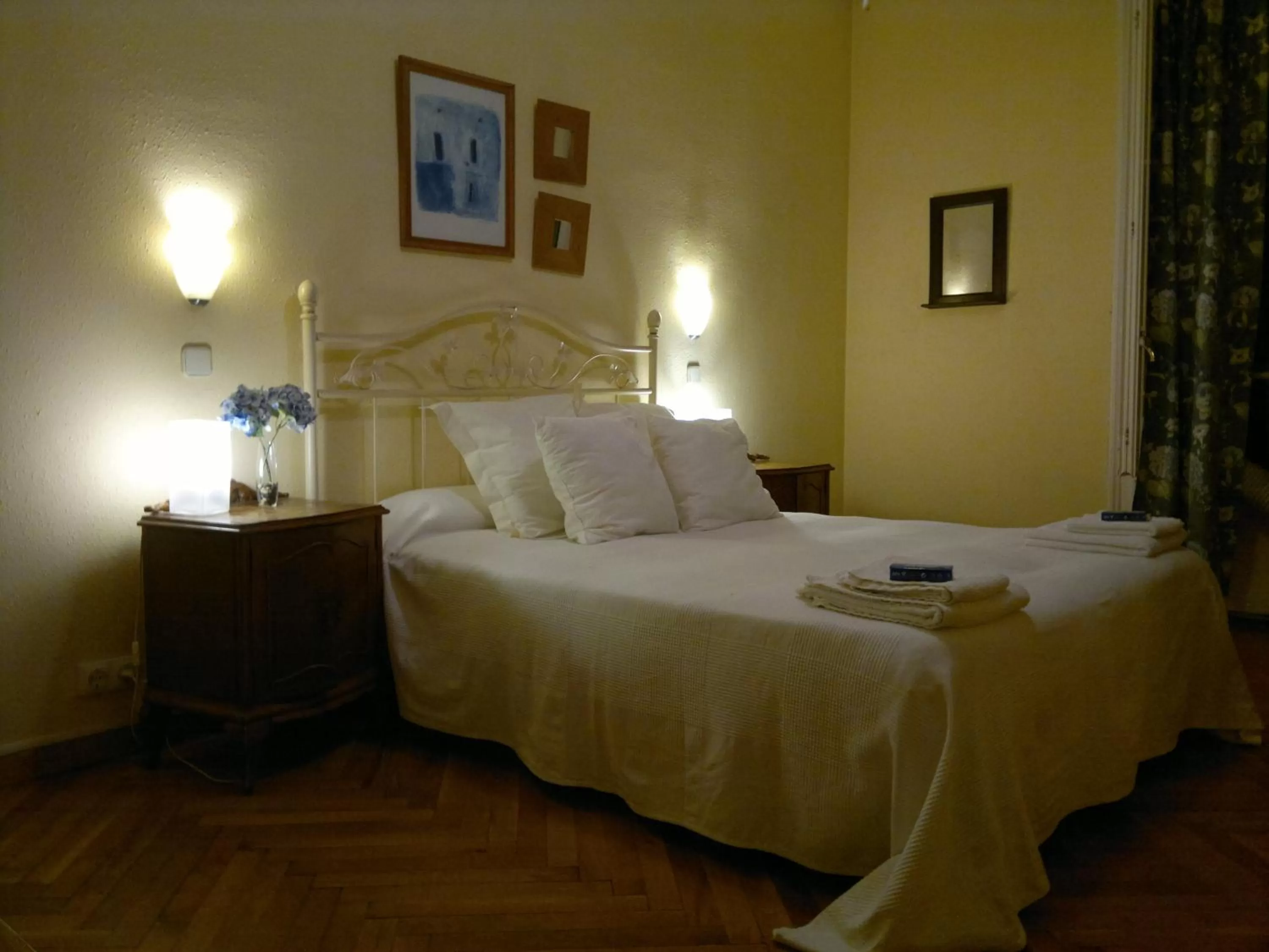 Bed in Ally's Bed&Breakfast,