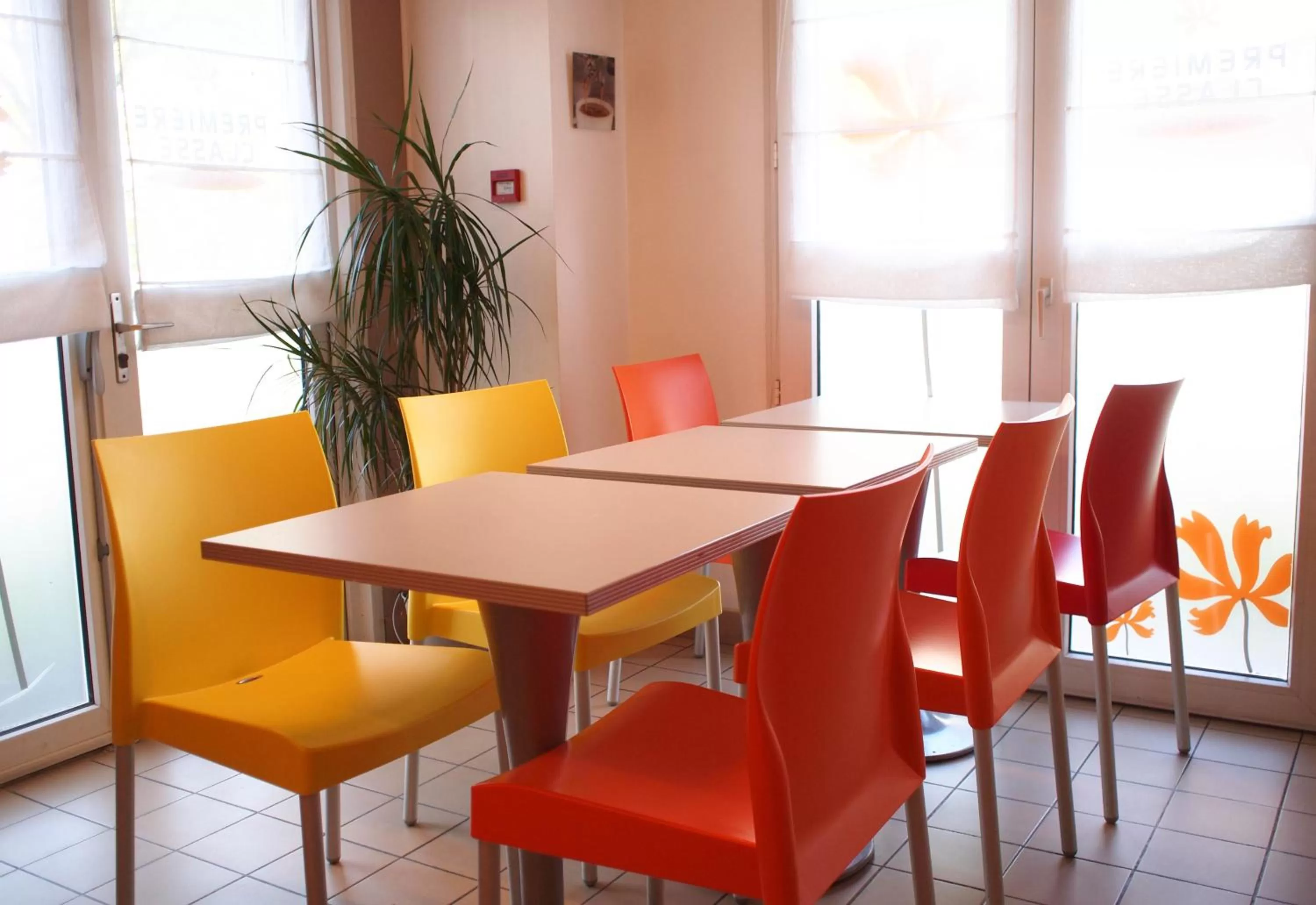 Restaurant/places to eat in Premiere Classe Niort Est - Chauray