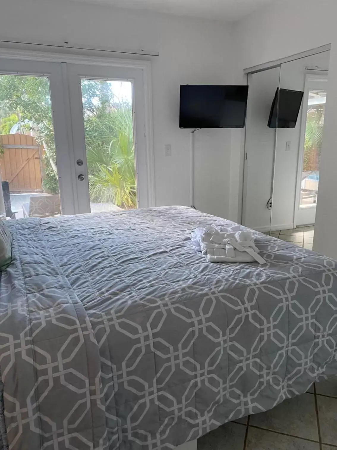 Bedroom, Bed in Turtle Beach Resort