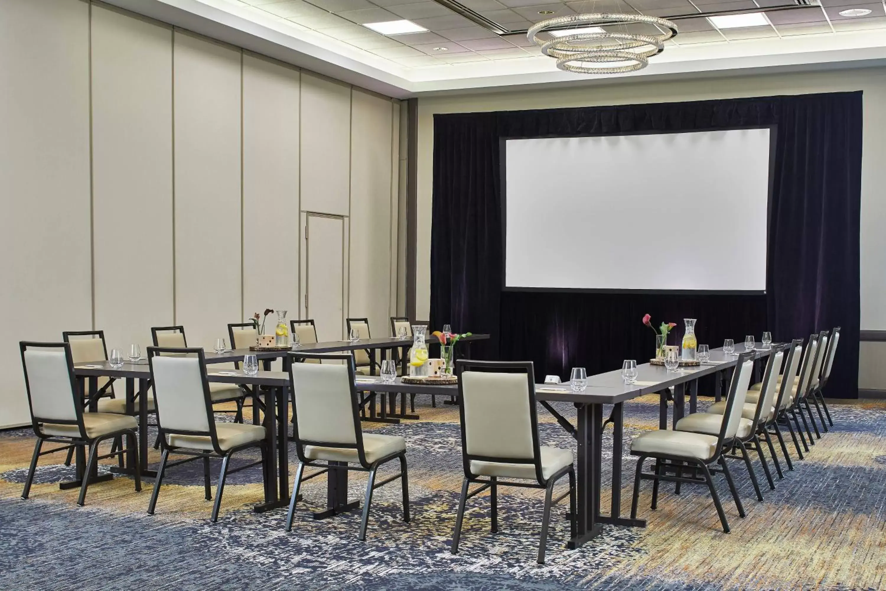 Meeting/conference room, Restaurant/Places to Eat in Renaissance Chicago Glenview Suites Hotel