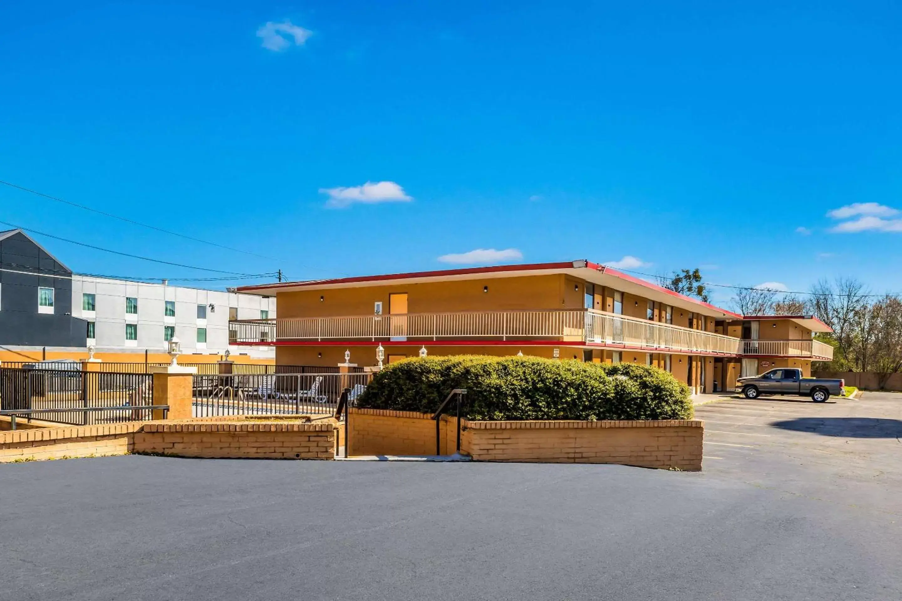 Property Building in Econo Lodge Inn & Suites Macon