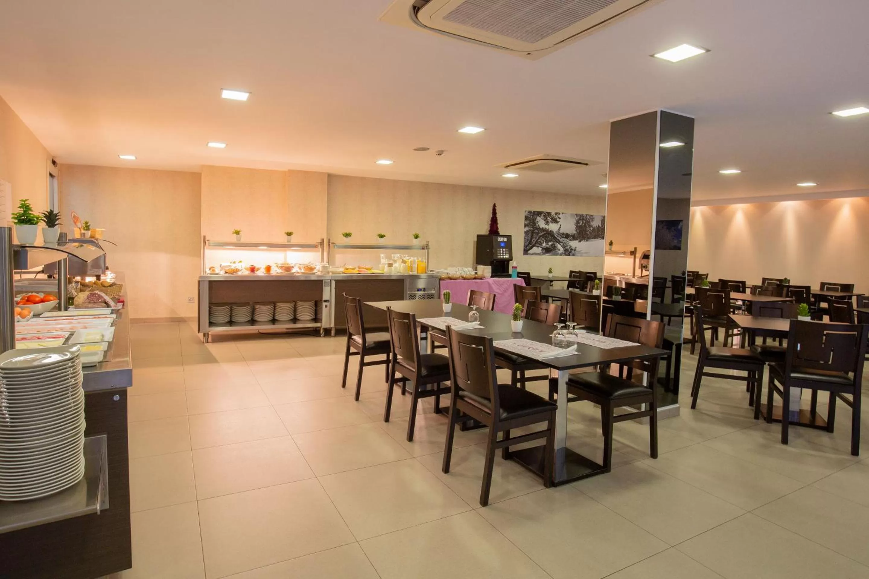 Buffet breakfast in Hotel Del Pui by Nexta