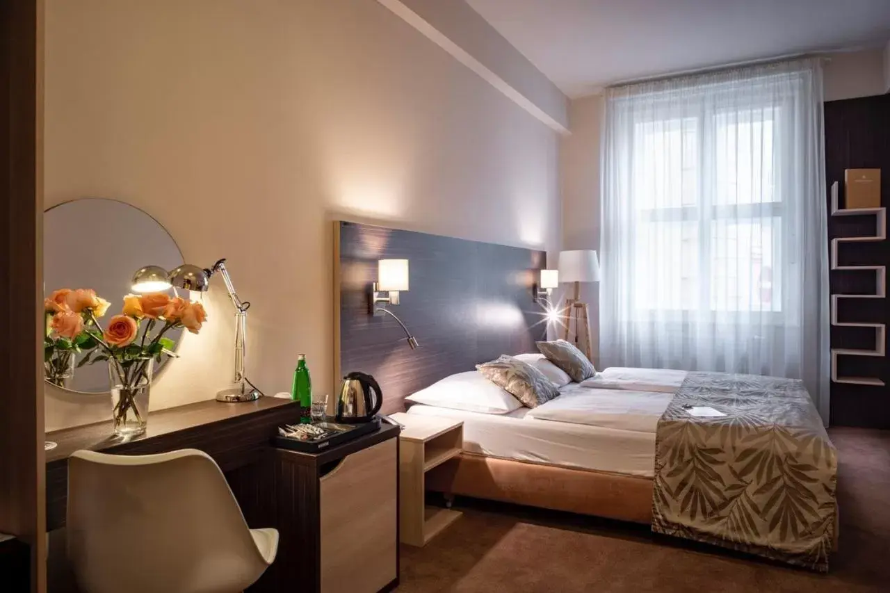 Bedroom, Bed in Pytloun Kampa Garden Hotel Prague