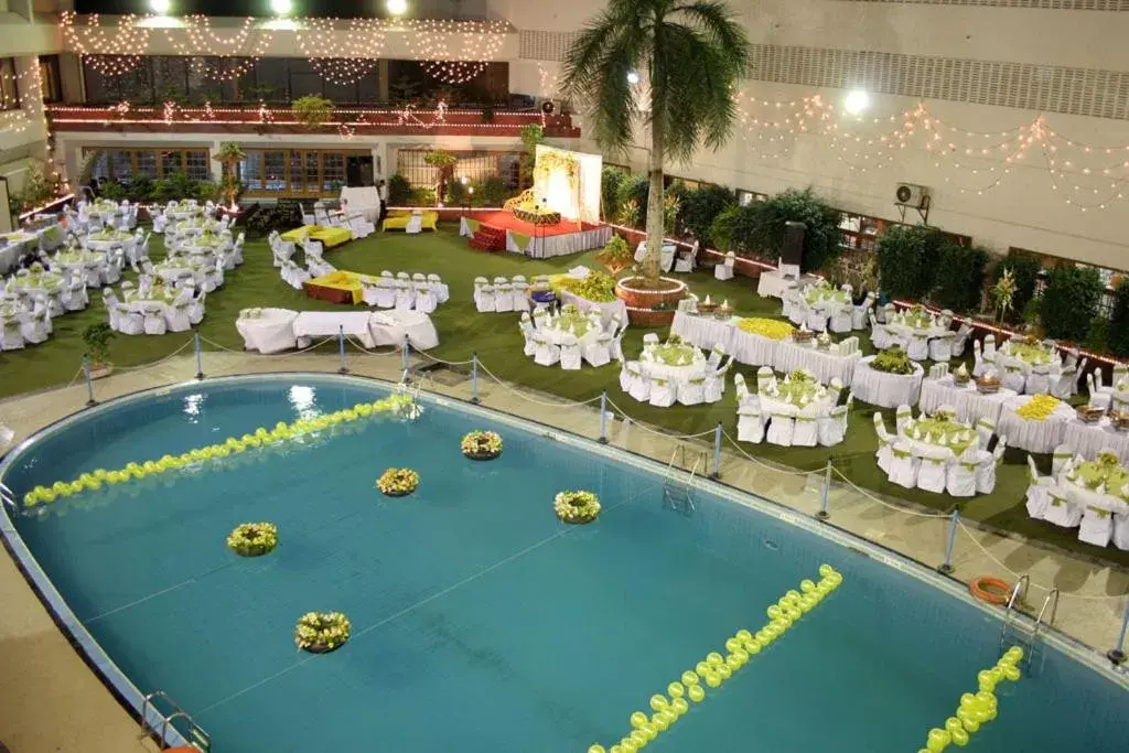 Banquet/Function facilities, Pool View in Regent Plaza Hotel & Convention Center
