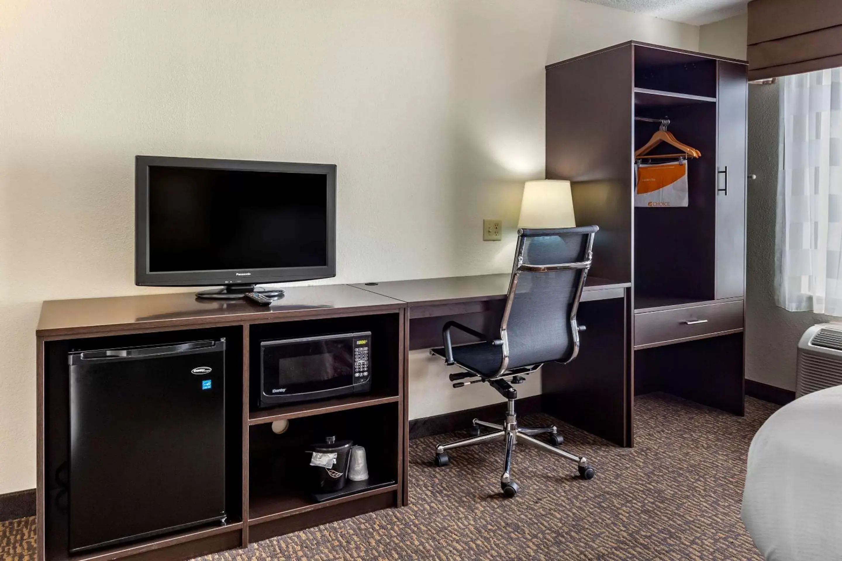 Photo of the whole room, TV/Entertainment Center in Sleep Inn Henderson I-85