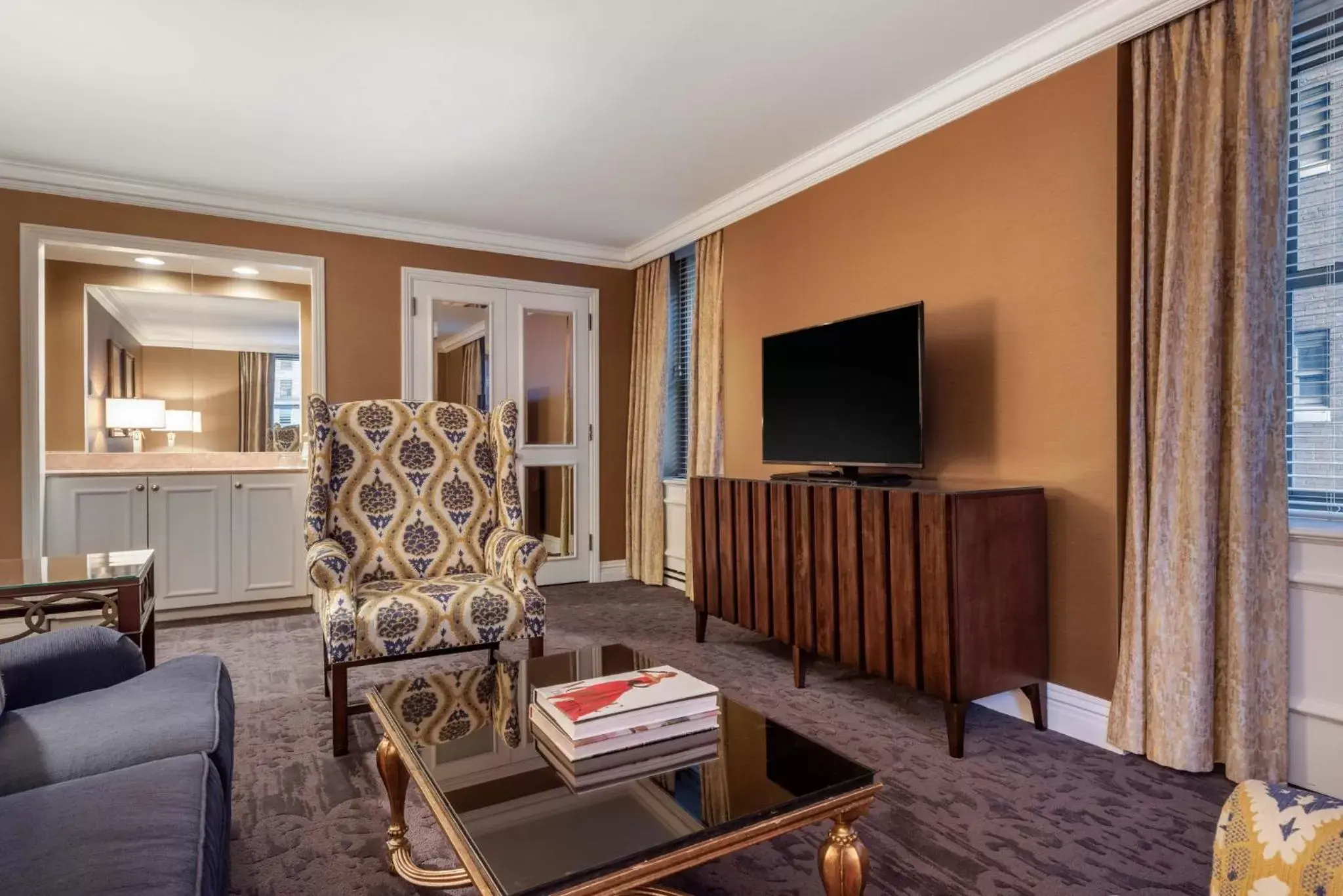 Photo of the whole room, Seating Area in Omni William Penn Hotel