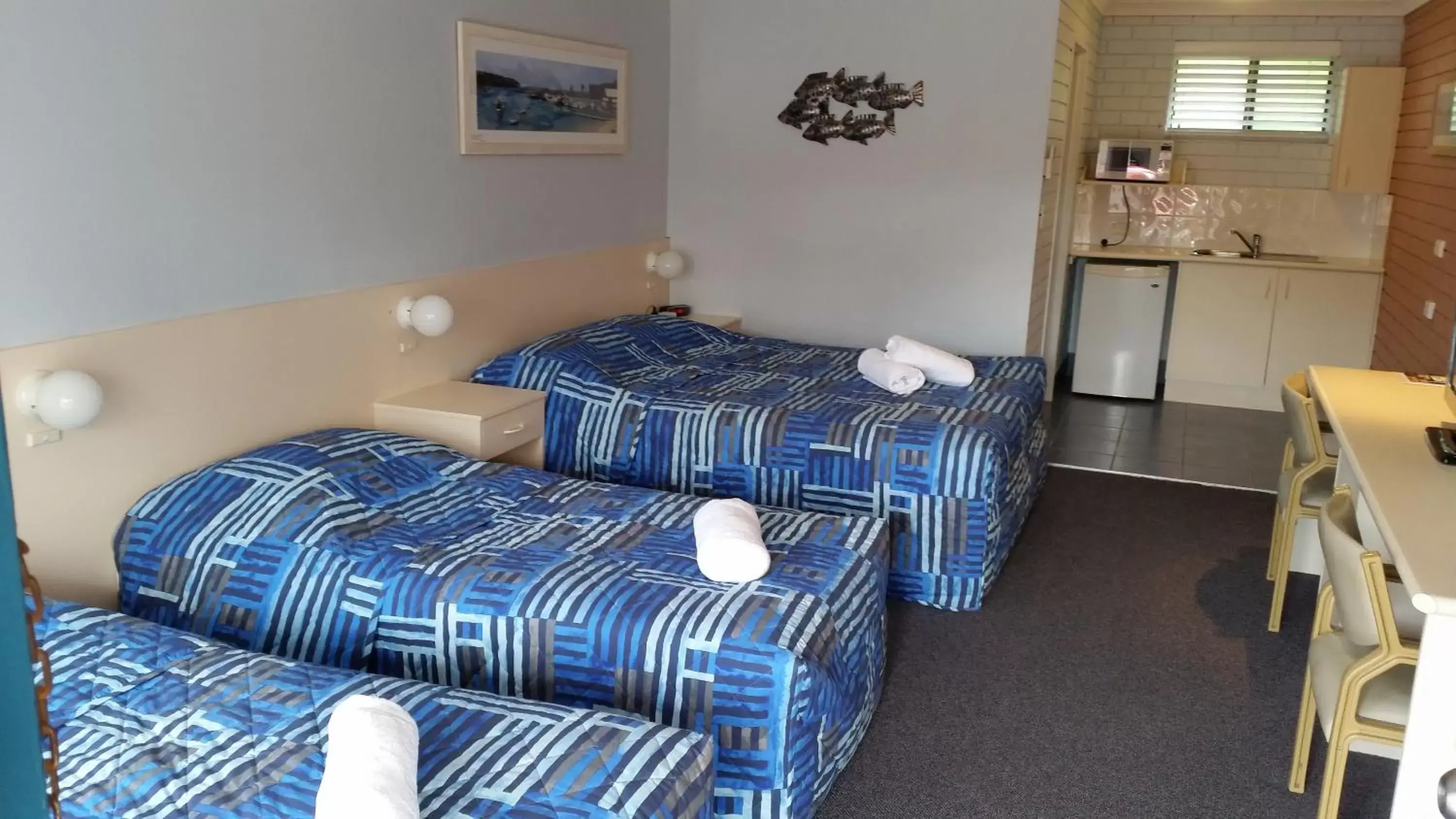 Photo of the whole room, Bed in Dolphins of Mollymook Motel and Fifth Green Apartments