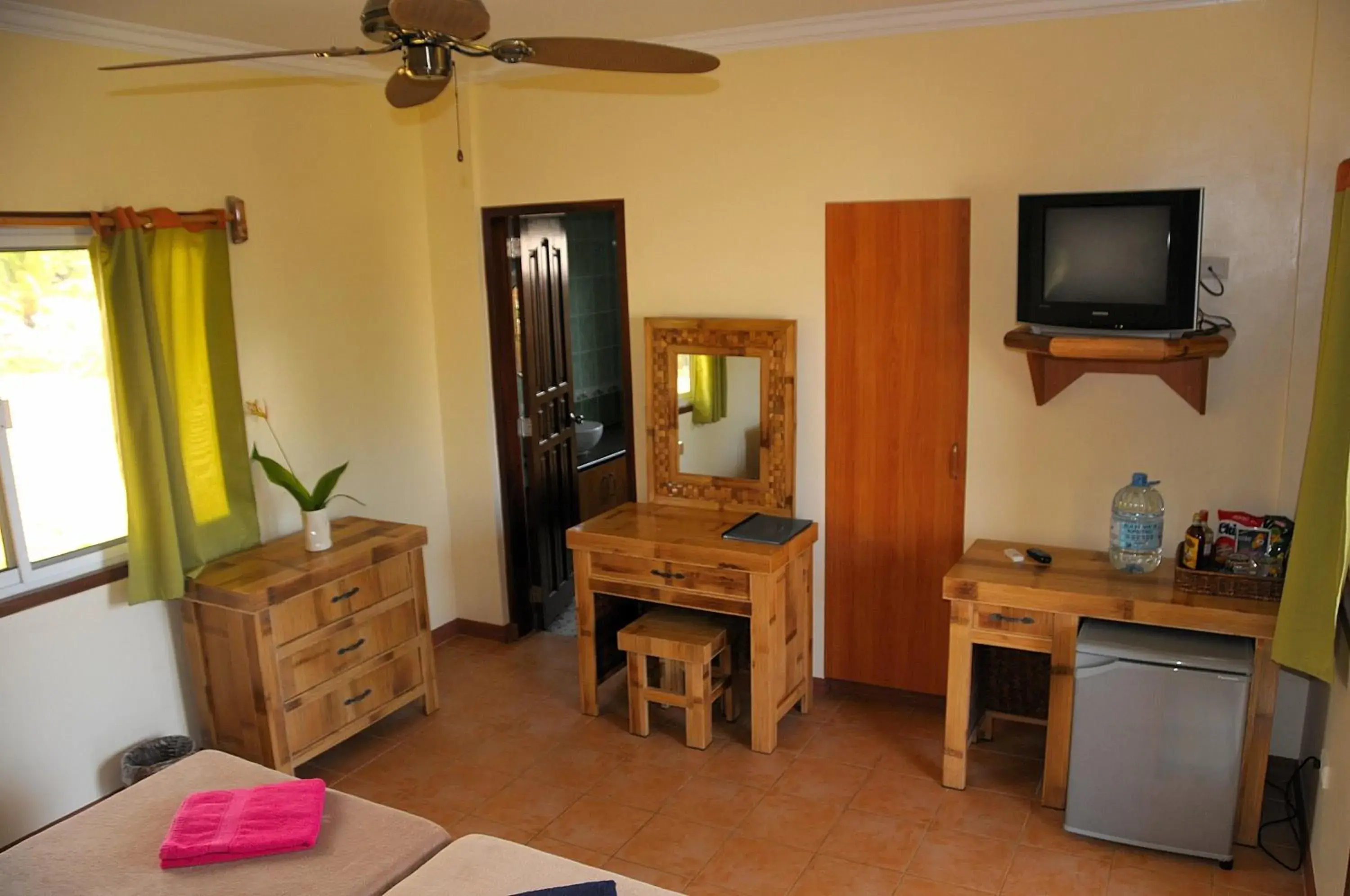 Day, TV/Entertainment Center in Thalatta Resort