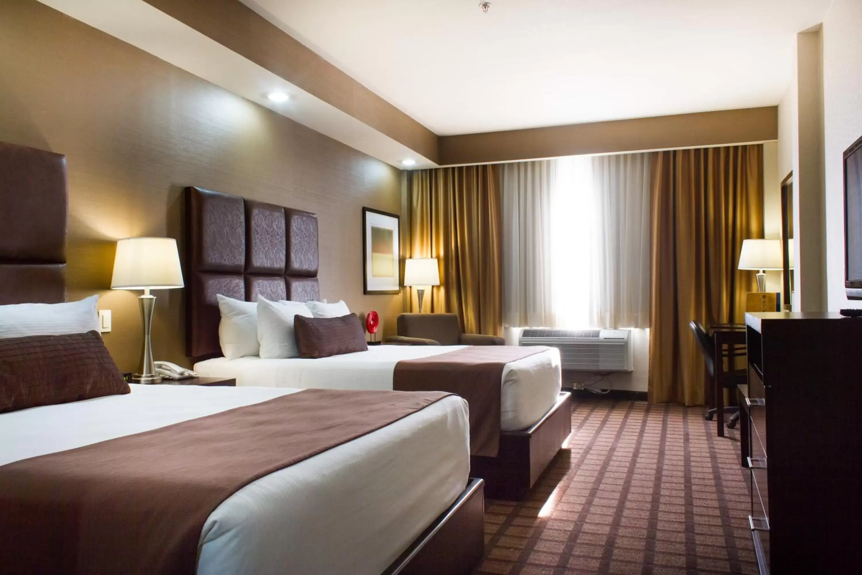 Photo of the whole room, Bed in Best Western PREMIER Monterrey Aeropuerto