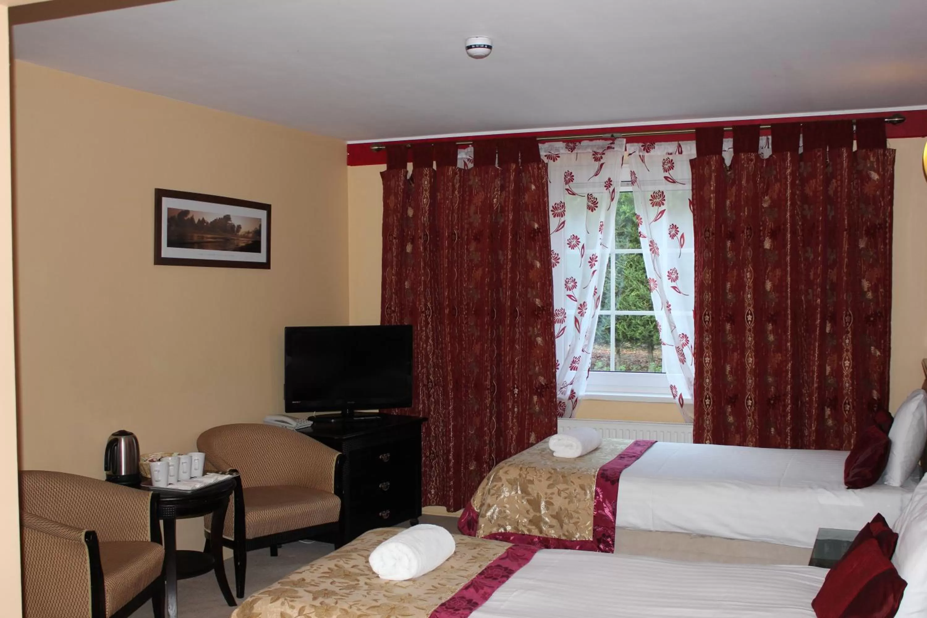 Photo of the whole room, Bed in Desalis Hotel London Stansted